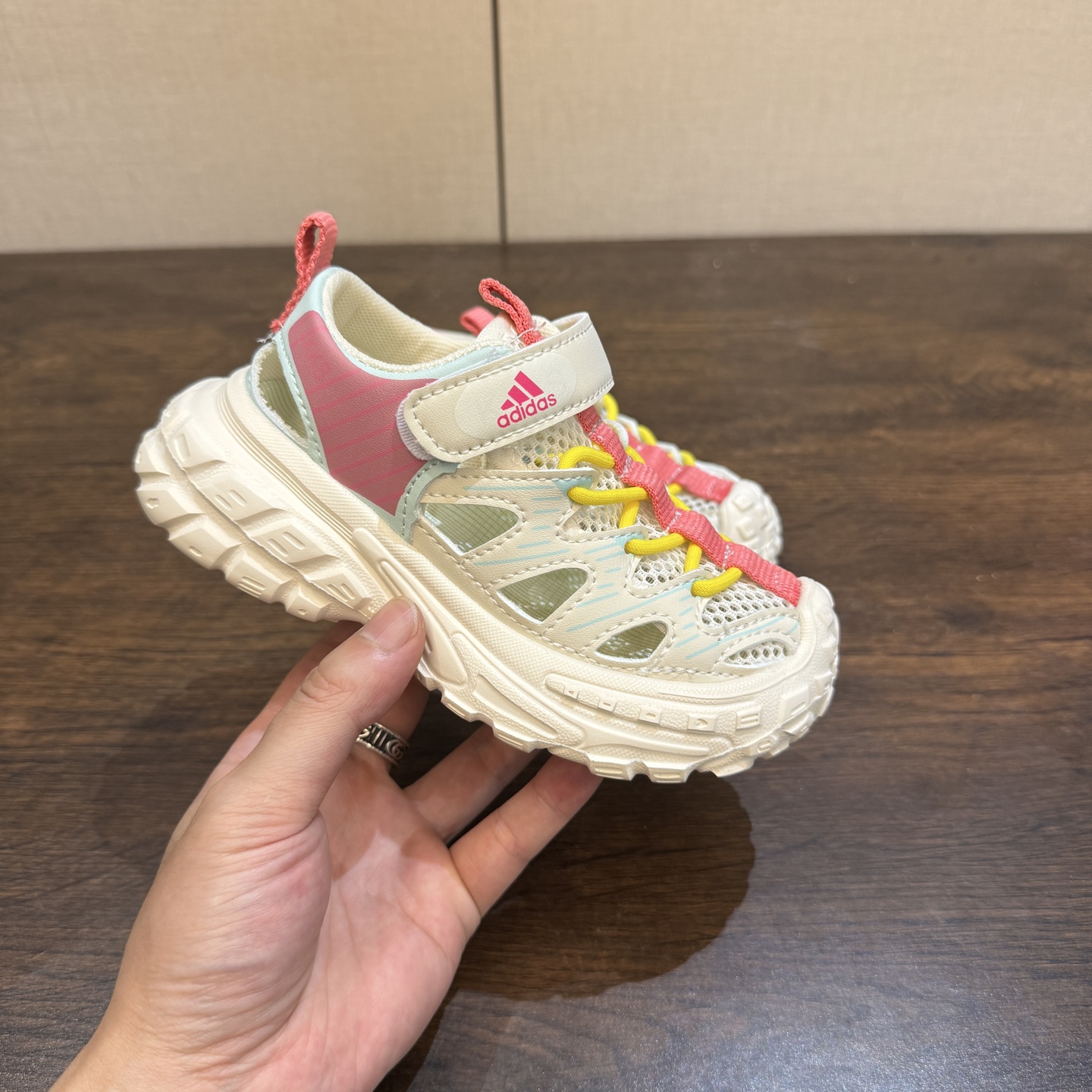 图片[4]-AD夏季新款轮胎底26-37 透气防滑镂空沙滩鞋 颜值高 穿脱便捷 值得推荐的一款👍-选品中心