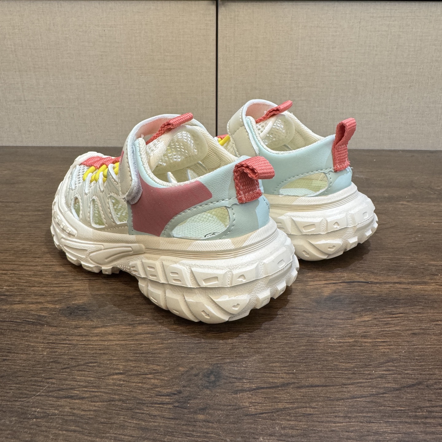 图片[3]-AD夏季新款轮胎底26-37 透气防滑镂空沙滩鞋 颜值高 穿脱便捷 值得推荐的一款👍-选品中心