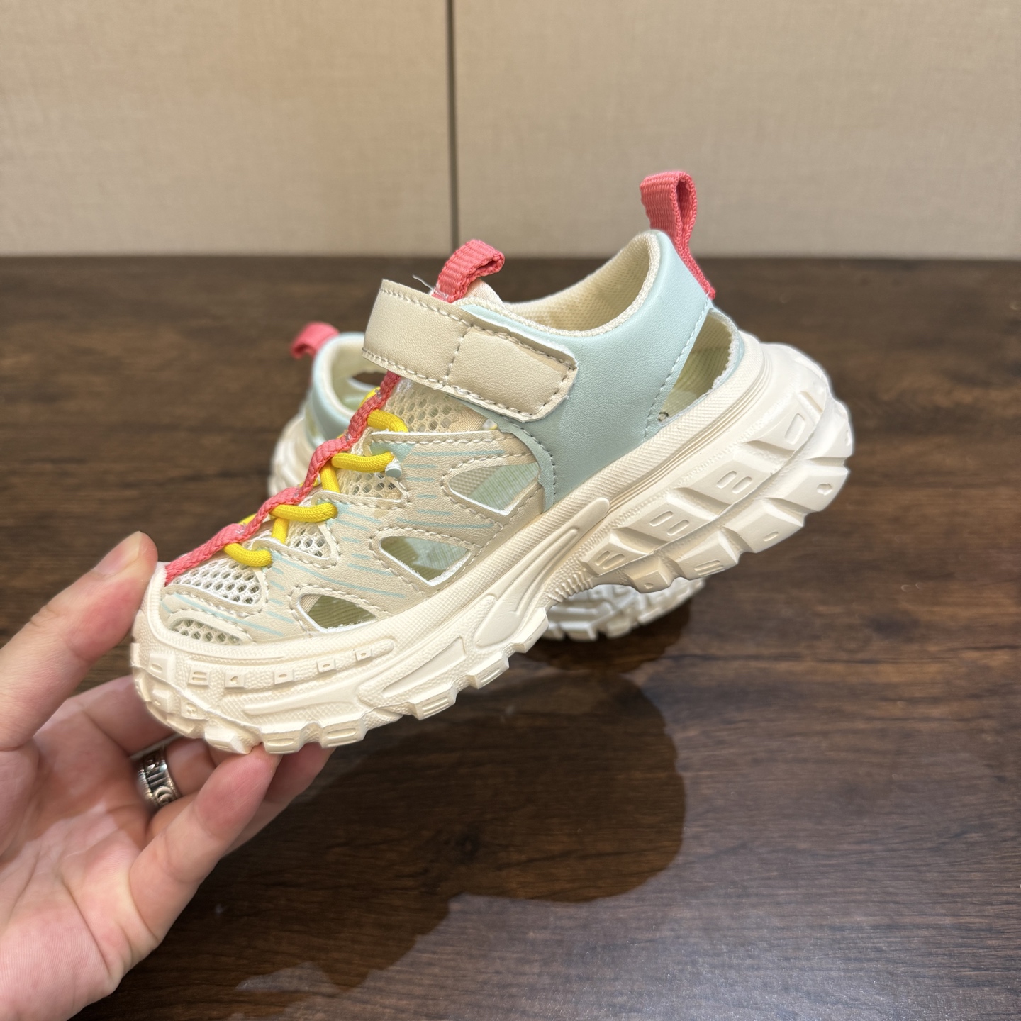 图片[5]-AD夏季新款轮胎底26-37 透气防滑镂空沙滩鞋 颜值高 穿脱便捷 值得推荐的一款👍-选品中心