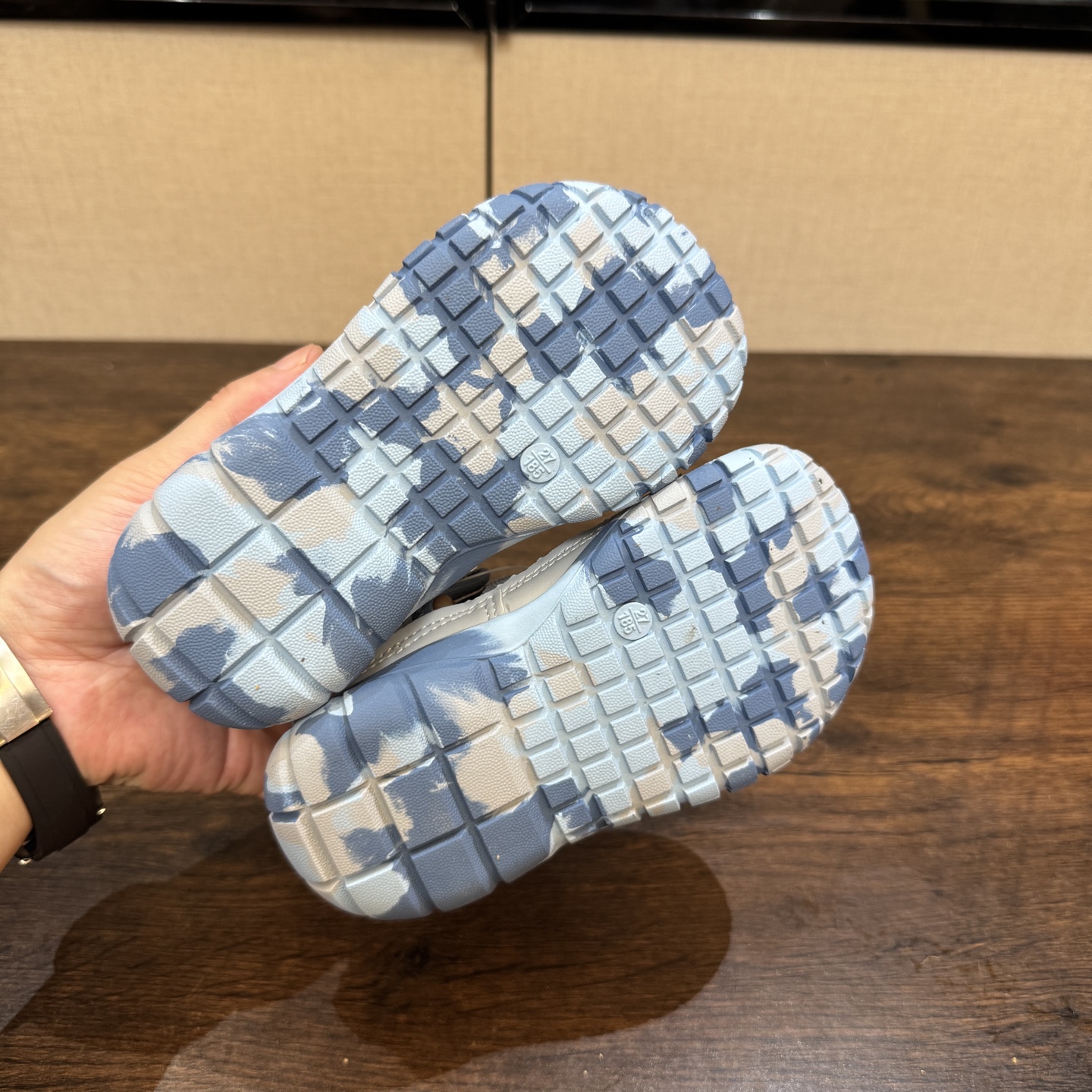 图片[8]-Keen 科恩旋转扣凉鞋26-37 锯齿纹橡胶大底抓地力强，无论是在潮湿的岩石上，还是在泥泞的小道上，都能提供稳定的支撑，确保行走安全-选品中心