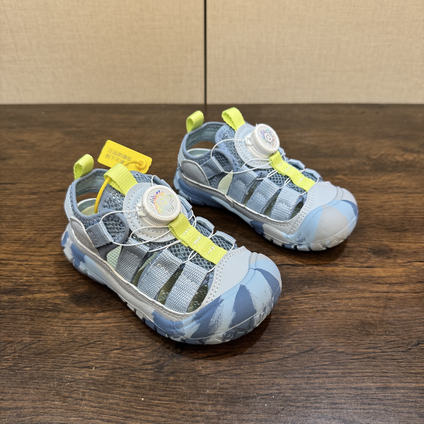 图片[2]-Keen 科恩旋转扣凉鞋26-37 锯齿纹橡胶大底抓地力强，无论是在潮湿的岩石上，还是在泥泞的小道上，都能提供稳定的支撑，确保行走安全-选品中心