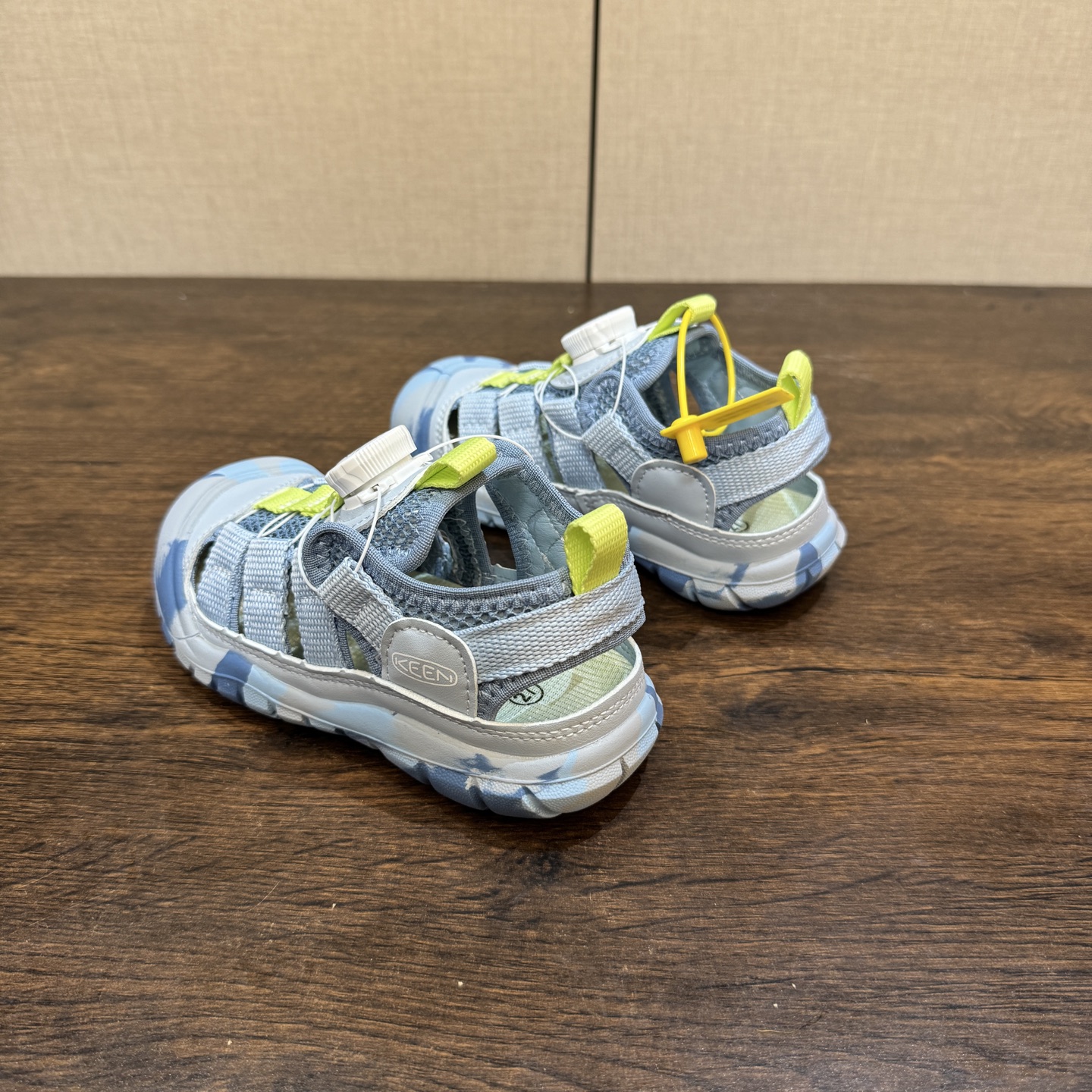 图片[3]-Keen 科恩旋转扣凉鞋26-37 锯齿纹橡胶大底抓地力强，无论是在潮湿的岩石上，还是在泥泞的小道上，都能提供稳定的支撑，确保行走安全-选品中心