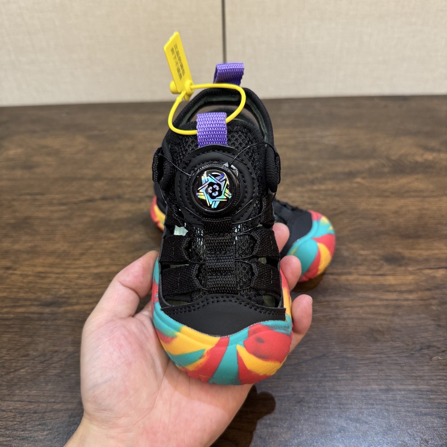 图片[5]-Keen 科恩新款童鞋26-37 (旋钮扣） 锯齿纹橡胶大底抓地力强，无论是在潮湿的岩石上，还是在泥泞的小道上，都能提供稳定的支撑，确保行走安全-选品中心