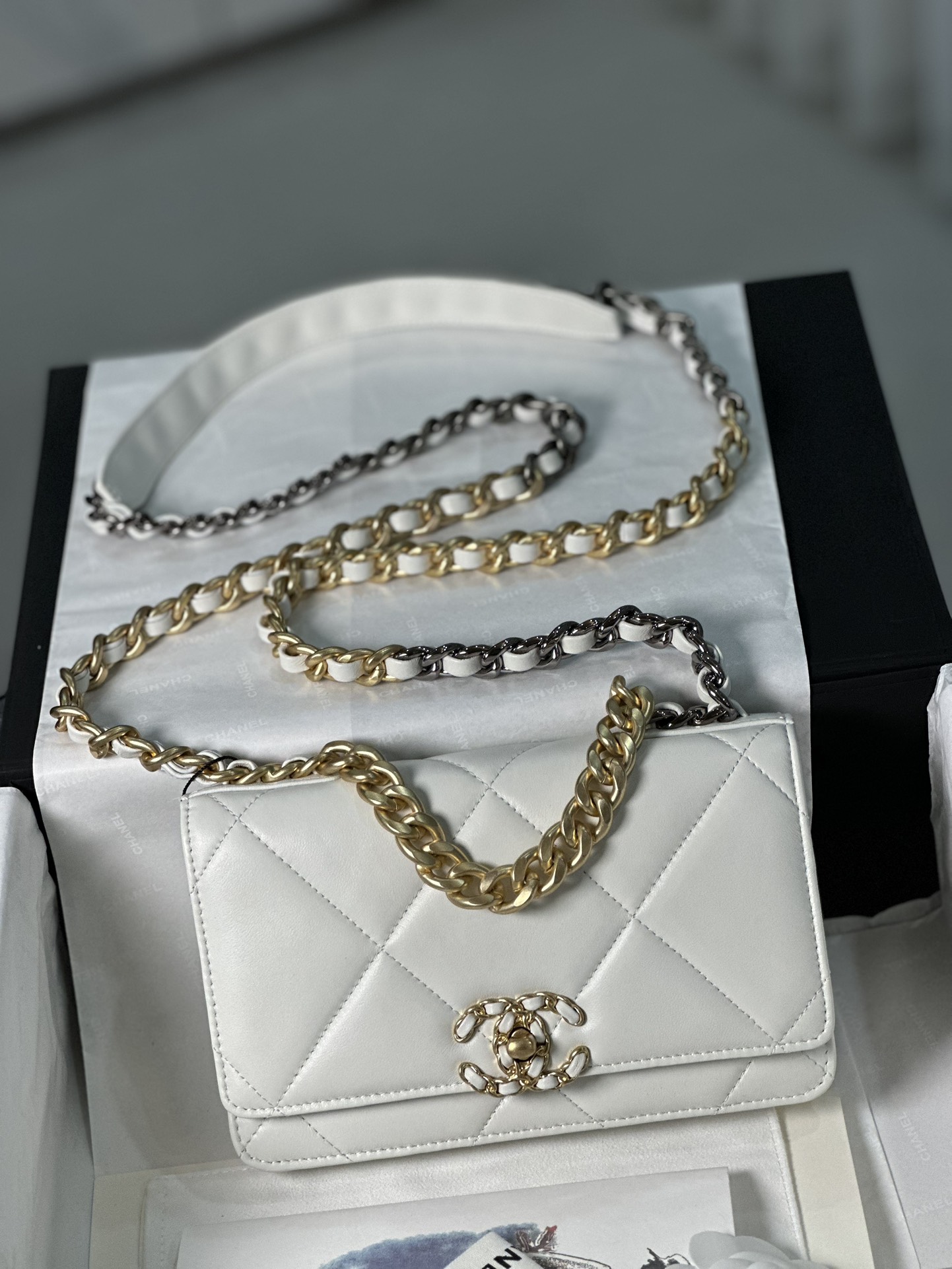 Chanel 19 Handbags Crossbody & Shoulder Bags 2023 AAA Replica uk 1st Copy
 Gold Silver Goat Skin Sheepskin Vintage Chains