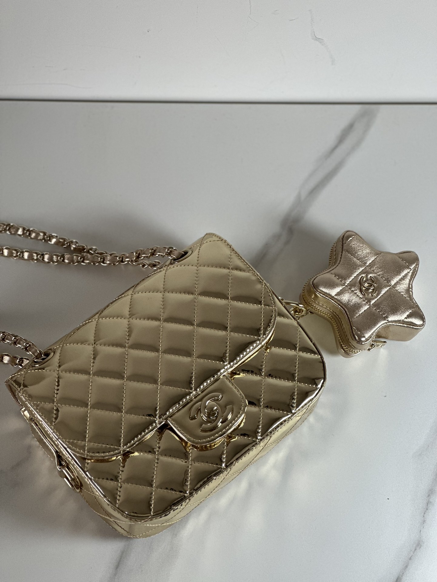 Chanel Classic Flap Bag Borse Crossbody & Borse a Tracolla Oro Pelle verniciata