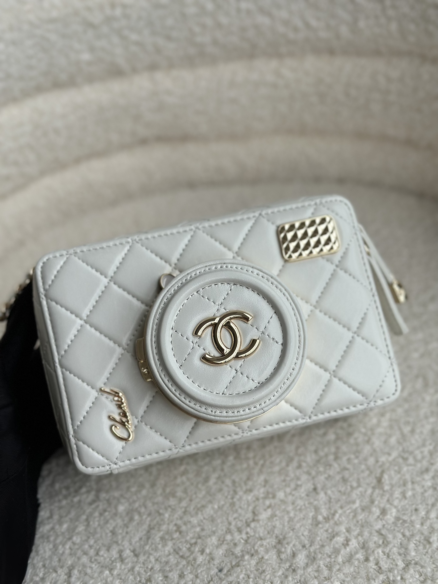 Chanel Flawless
 Camera Bags Gold Sheepskin