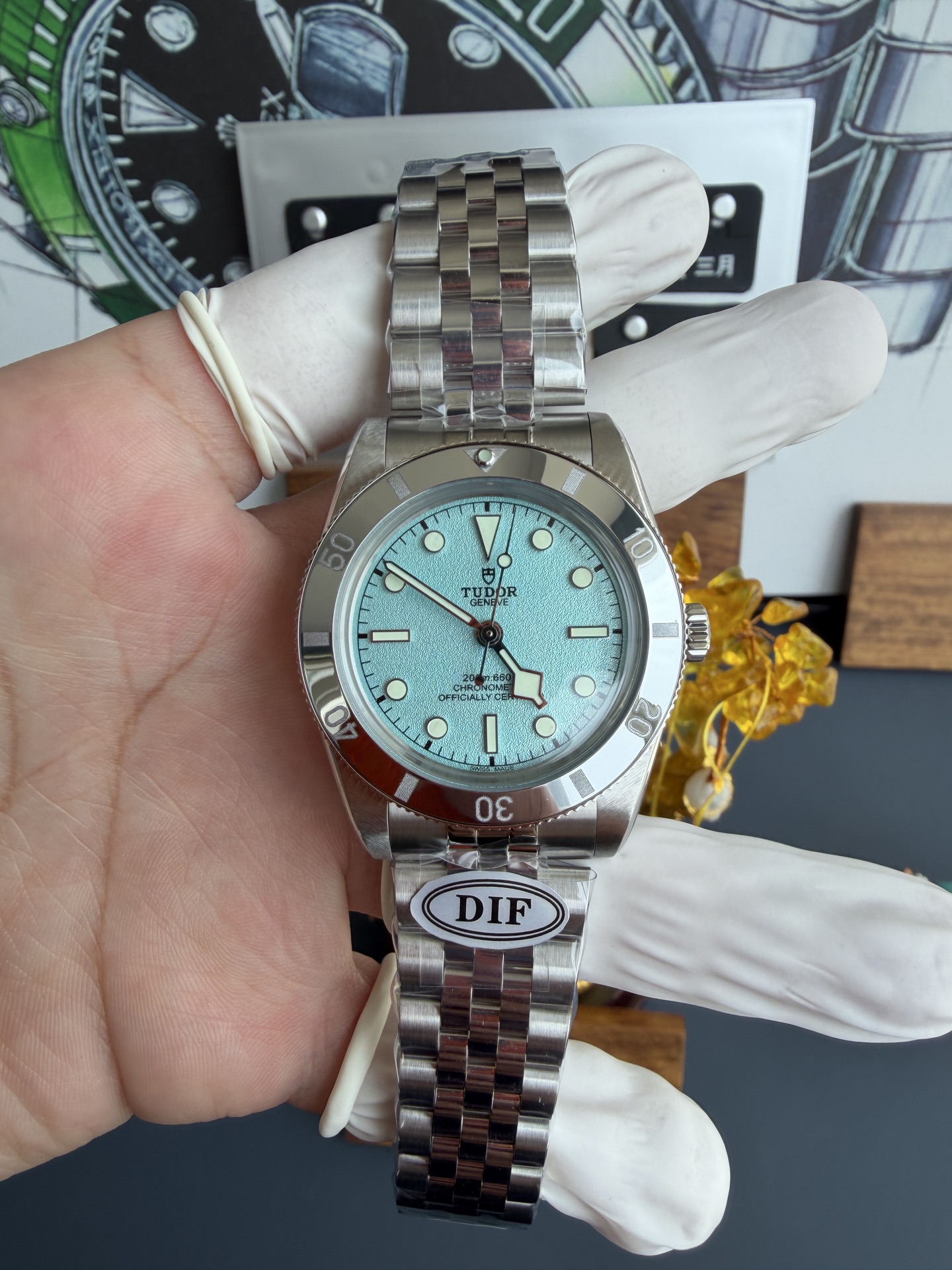 NO:741865,DIF's strongest copy DIF grandly launches the Tudor Black Bay 54 M79000N (Extreme Blue). The 37mm case fits the wrist, is comfortable to wear, and has a delicate texture. The new sandy 'Extreme Blue' dial reflects infinite light through the reflection of light. With the mirror-polished outer ring, the contrast is directly maximized!  The calendar-less design simplifies the complexity and returns to the pure reading experience. DIF craftsmanship spirit. The entire watch is equipped with finely ground guide corners and no handles. It pays attention to details and has incomparable quality. It is equipped with a Dandong customized first-speed movement. The daily error is only 3-5 seconds and almost 0 anti-repair. Super stable!  The straps are all CNC whole-body molded and brushed straps, not assembled by small factories!  Equipped with a Tudor 'T-fit' clasp, slide rail for fine adjustment, super Swiss luminous scale, hydraulic three-dimensional font on the disk, DIF is full of sincerity, welcome all watch friends to taste it!  ,19860909DIF 最强副本 DIF隆重推出帝舵碧湾54型M79000N（极境蓝） 37mm表壳贴合手腕,佩戴舒适,质感细腻, 全新的砂质“极境蓝”表盘经过光线的反射折射出无限光芒,搭配上镜面抛光的外圈,对比度直接拉满！ 无日历设计化繁为简,回归纯粹读时体验, DIF匠工精神 整表配备导角精磨不拉手 注重细节 质感无敌 搭载丹东定制一档机芯 日误差仅3-5秒几乎0反修 超稳定！ 表带均为CNC通体成型拉丝工艺表带 非小厂组装片！ 配备帝舵表“T-fit”表扣 可滑轨微调 超强瑞士夜光刻度 盘面字体油压立体 DIF诚意满满,欢迎广大表友品鉴！,,Watch