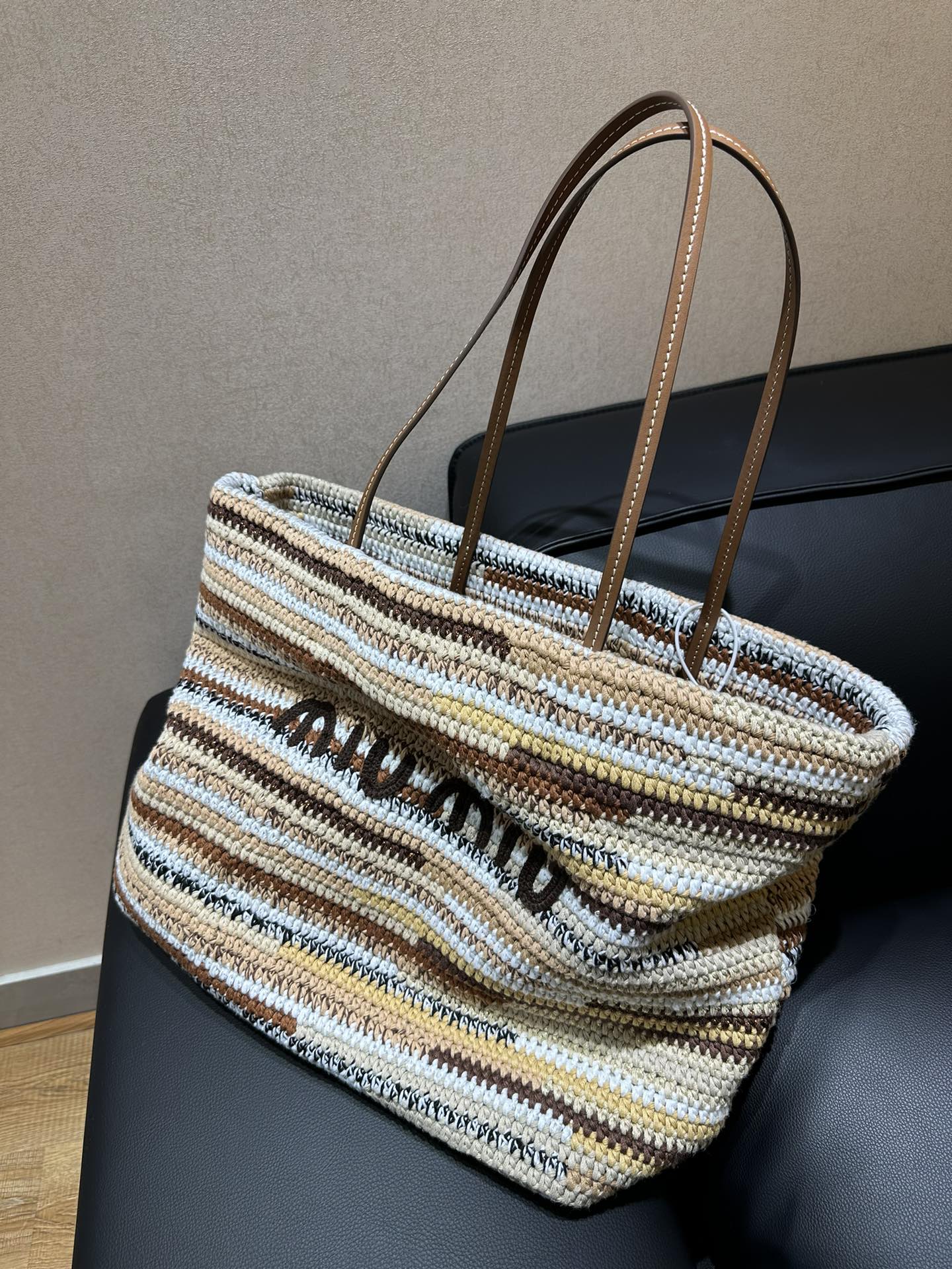 Miu Miu As I said, they are all hand-knitted. They are different from the machine bags on the market. You can tell they are good products just by