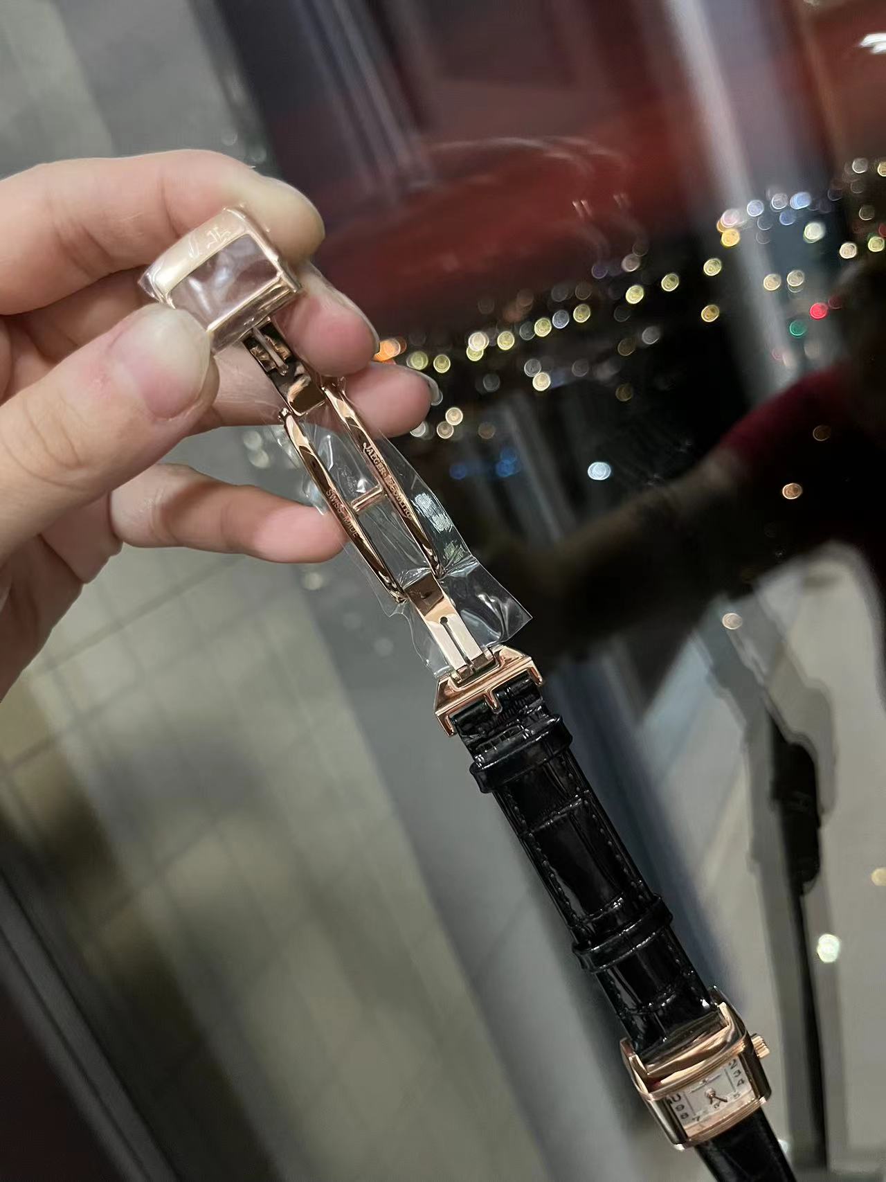 “Senior Lady Wristwatch with Swiss Stone Core and Unique Design” - 图片 9