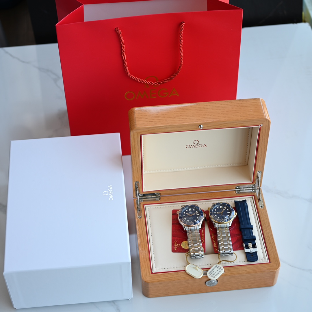 NO:393512,Blue gold model, distribution tape, for this watch, I want to mention the texture brought by the hand, the seahorse will be more touching and natural. The tacit understanding between the wrist and the watch body will increase very quickly when you get started!  A good watch requires the perfect design of the designer, and also requires high-quality materials to reflect its value!  Highly recommended, definitely worth buying a good watch!  ,19860909蓝色间金款,配送胶带,对于这款表,我更想说的是上手之后带来的质感,海马会更加贴手与自然,上手的第一时间手腕与表身的默契度上涨非常快！一块好的手表需要设计师的完美设计,也需要高品质的材质去体现它的价值！强烈推荐,绝对值得入手一款好表！,,Watch