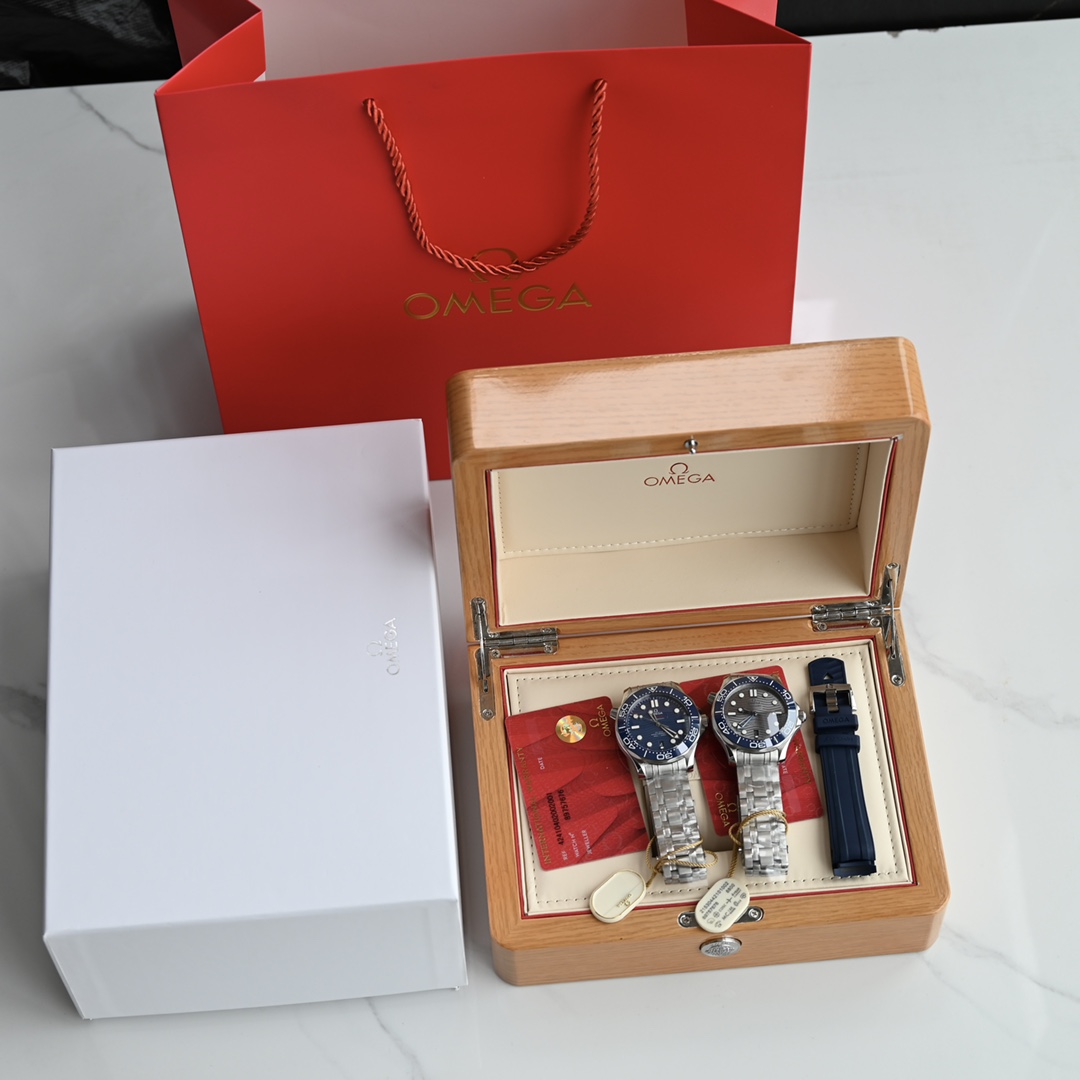 NO:393515,We are all the fourth generation!  Ocean Universe 300m Coaxial·Master Chronicle 42mm Diving Watch.,19860909咱们都是第四代！海洋宇宙300m同轴·至臻天文台42mm潜水表.,,Watch