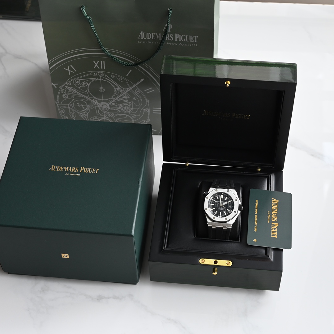 NO:391047,The hard guy is here!  It will poison you in minutes!  The world's most MAN men's watch series, no one, AP Royal Oak offshore model, model 15703, is from the great master of the contemporary clock (no one) and has a rough and ostentatious design. The special octagonal porthole bezel is closely combined with the case with 8 hexagonal screws, which is highly recognizable and very stable. The inner liner structure design makes it have inadvertent magnetic and excellent diving performance, protecting the stability of the movement!  The black watch at ten o'clock can adjust the literal digital circles, diving enthusiasts should understand its function!  300m waterproof, super luminous!  The convex grid on the literal surface has a mapping circle that spreads from the inside to the outside, and the three-dimensional and delicate effect is beyond the ordinary goods on the market!  Although some of the accessories of this watch are from AP domestic OEM through our channel, the movement part can be found. As the world's second-ranked watch brand, the brand's movements are all self-produced and only assembled in Switzerland. After-sales issues of AP product movements around the world can only be sent back to Switzerland!  Therefore, we use Swiss imported ETA-2836 instead!  You can use this movement parameters to Baidu. The stability is unquestionable. Our store has a lifetime warranty!  This watch counter costs 90,000!  We are less than a fraction of the price, only selling A-go goods!  If you don’t talk about the details, you can go to the counter to compare...19860909硬货来啦！分分钟让你中毒！世界上最MAN的男表系列,没有之一,AP皇家橡树离岸型,型号15703,出自当代最伟大的钟表大师（没有之一）尊达之手,设计粗旷张扬,特殊的八角形舷窗表圈用8颗六角螺钉与表壳紧密结合,辨识度极高,且极具稳定性,内胆结构设计更使它具备不慎防磁和卓越的潜水性能,保护机芯的稳定性！十点钟方向的黑色表把可以调字面里的数字圈,潜水爱好者应该懂它的作用！300m防水,超强夜光！字面上的凸状格子有映射圈从内向外扩散,立体细腻的效果非市面上普通货所能比极！虽然此款表的配件通过我们的渠道有部分出自AP国内代工厂,可机芯部分,作为世界排名第二的腕表品牌,该品牌机芯全部自产且只在瑞士组装,全球的AP产品机芯售后问题也只能发回瑞士！因此我们用瑞士进口ETA-2836代替！该款机芯参数大家可自行百度,稳定性毋庸置疑,本店终身保修！该表专柜售价万9！我们零头都不到,只卖A货价！细节不谈大家可去专柜比对……,,Watch