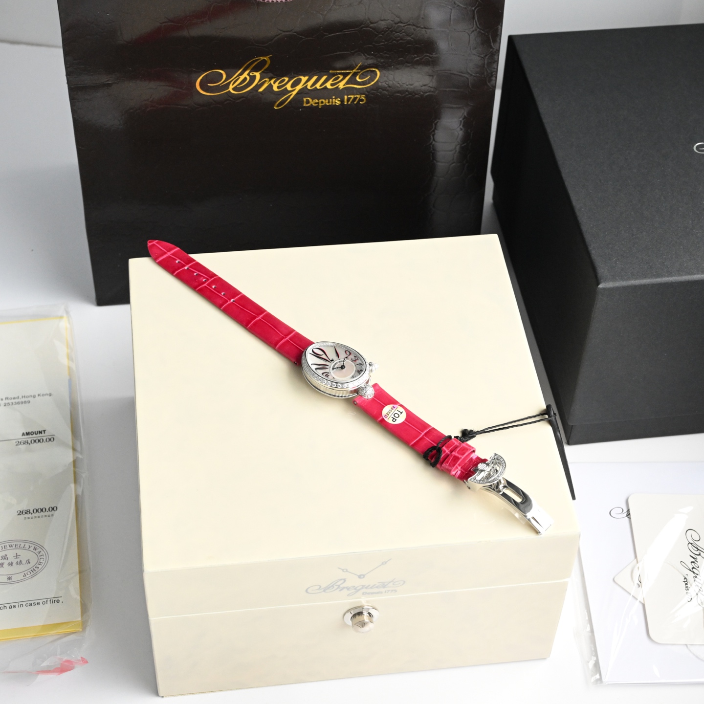 NO:393233,The Reine de Nales Queen of Naples series was inspired by the first watch created by Mr. Breguet in 1812 for Napolean's sister Caroline Murat. In 2002, Breguet presented this design to contemporary women. Since then, every Queen of Naples series has followed the classic design of the series.19860909Reine de Nales那不勒斯王后系列灵感源自宝玑先生于1812年为拿破仑的妹妹那不勒斯王后卡洛琳·缪拉（Caroline Murat）打造的首枚腕表.2002年,宝玑将这一设计致献当代女性,自此来,每一款那不勒斯王后系列腕表均沿袭了该系列一直以来的经典设计,,breguet,Watch