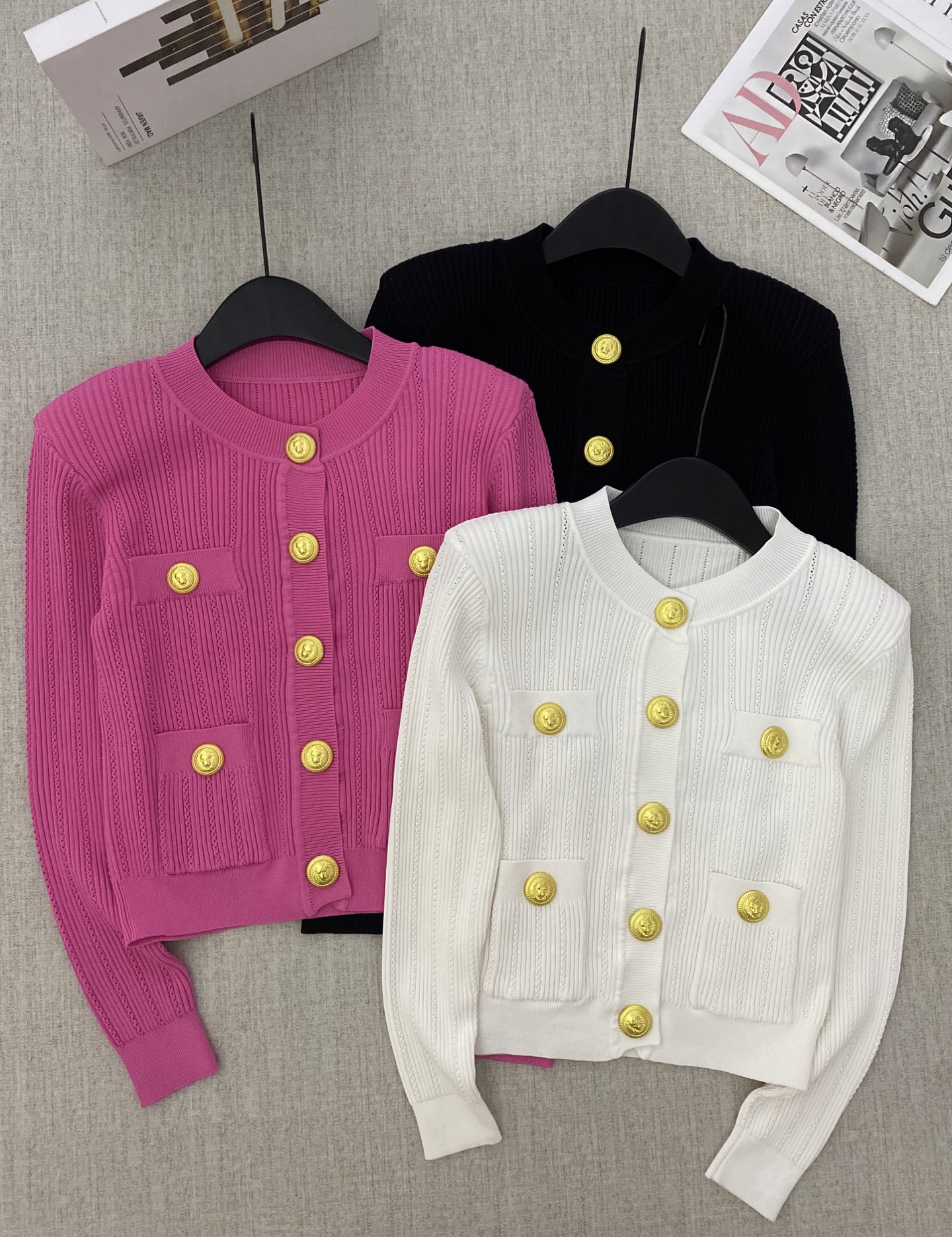 NO:454447,Real photos Balmai* Balmai* New metal button round neck short sleeve pit strip knitted slim cardigan, balmain, balmain, T-shirt, alexander wang19860909实拍图 Balmai* 巴尔曼25初秋新款金属扣圆领短袖坑条针织修身开衫,,balmain,balmain,T-shirt,alexander wang,Women's clothing