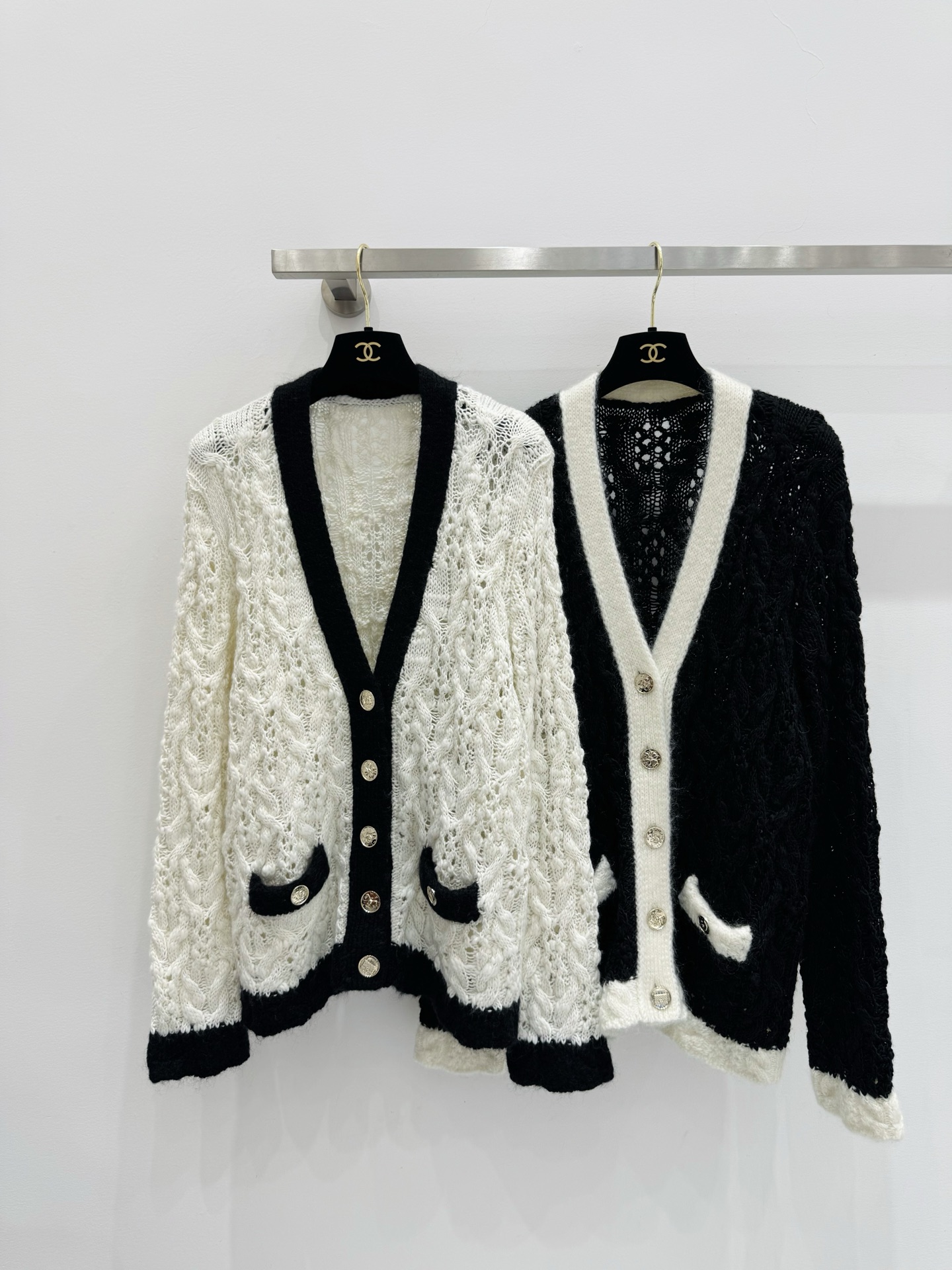 NO:561379,Chane* Contrast Color Hollow Twist Cardigan!  2 colors/SML,,chanel,alexander wang19860909Chane*撞色镂空麻花开衫！2色/SML,,chanel,alexander wang,Women's clothing