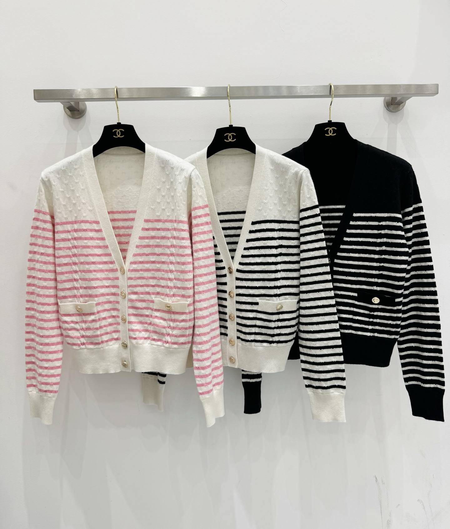 NO:561403,Chane*25 early autumn contrast striped cardigan!  3 colors/SML,,chanel,alexander wang19860909Chane*25早秋撞色条纹开衫！3色/SML,,chanel,alexander wang,Women's clothing