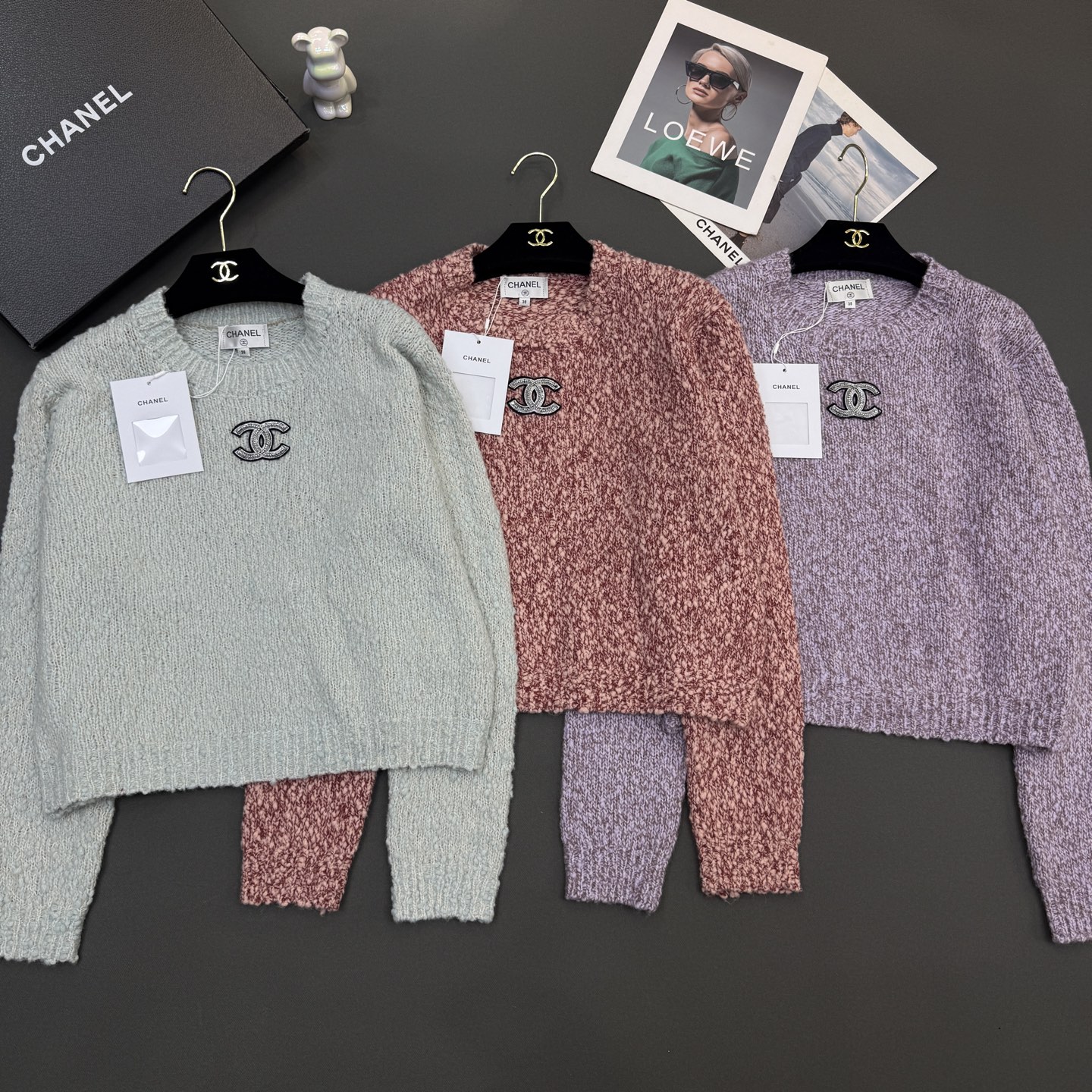 NO:686332,26 early spring Xiaoxiang new holiday series imported Italian style, cashmere thick thread gold bean yarn, round neck fashionable and versatile long sleeves pink/purple/light blue 3 colors size sml available from stock,,1986090926早春小香新款度假系列进口意大利风格,羊绒粗线金豆纱,圆领时尚百搭长袖 粉红/紫色/浅蓝3色尺码sml 现货供应,,,Women's clothing