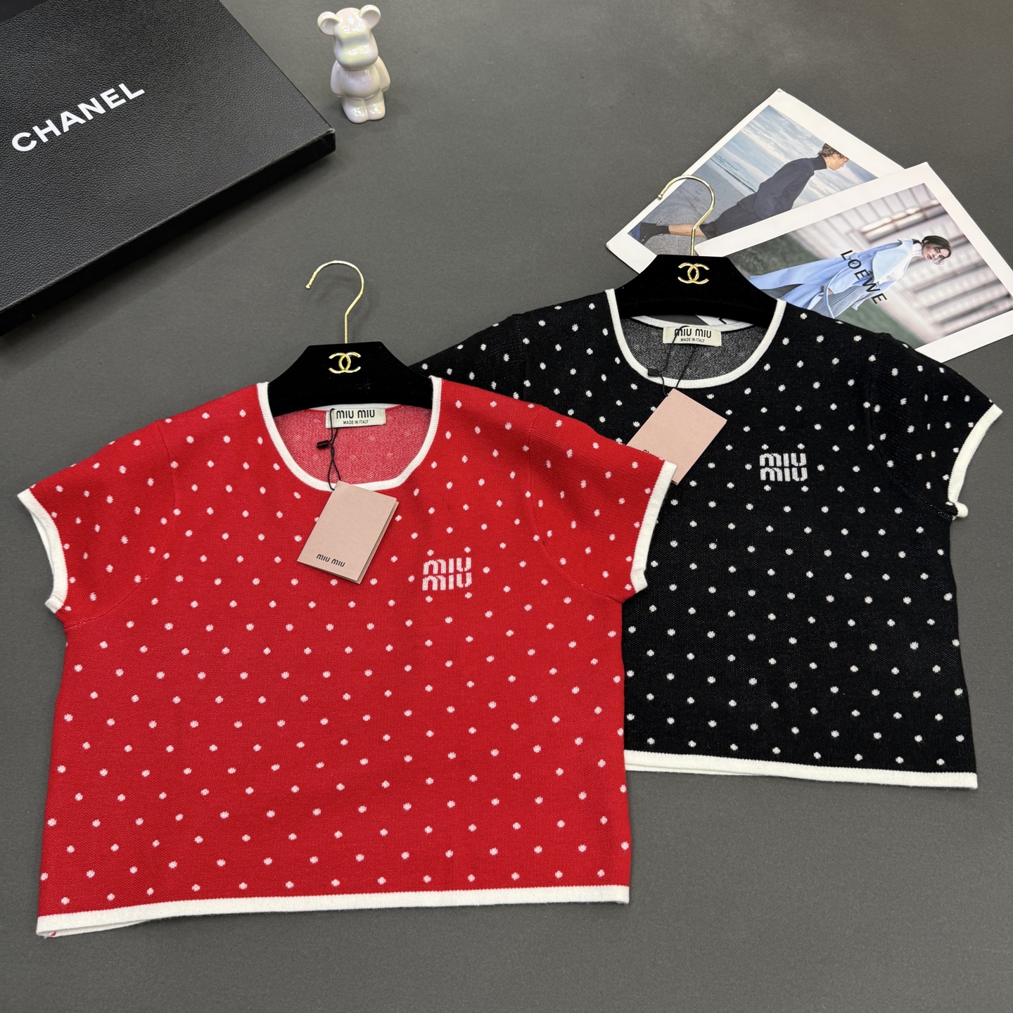 NO:715289,26 spring and summer miumi* women's new skin-friendly wool mulberry silk warm, round neck polka dot fashion sweet temperament versatile small flying sleeves red/black two colors size sml ready supply,,miumiu,1986090926春夏miumi*女装新款亲肤羊毛桑蚕丝保暖,圆领小波点时尚甜美气质百搭小飞袖 红色/黑色 两色 尺码sml现货供应,,miumiu,,Women's clothing