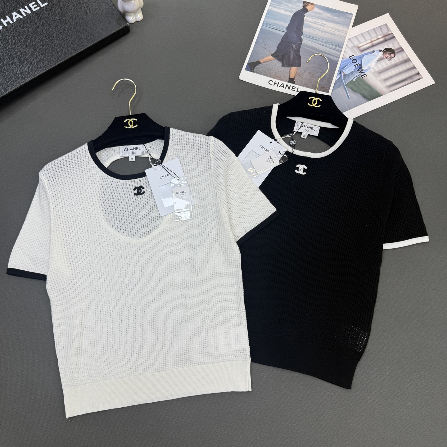 NO:749433,26 spring and summer Xiaoxiang's new skin-friendly silk cotton, round neck with three-dimensional stitching, hollow back, versatile short sleeves, off-white/black 2 colors, size sml, available from stock,, T-shirt,1986090926春夏小香新款亲肤绢丝棉,圆领章仔立体针法,镂空后背气质百搭短袖 米白/黑色2色 尺码sml 现货供应,,T-shirt,,Women's clothing