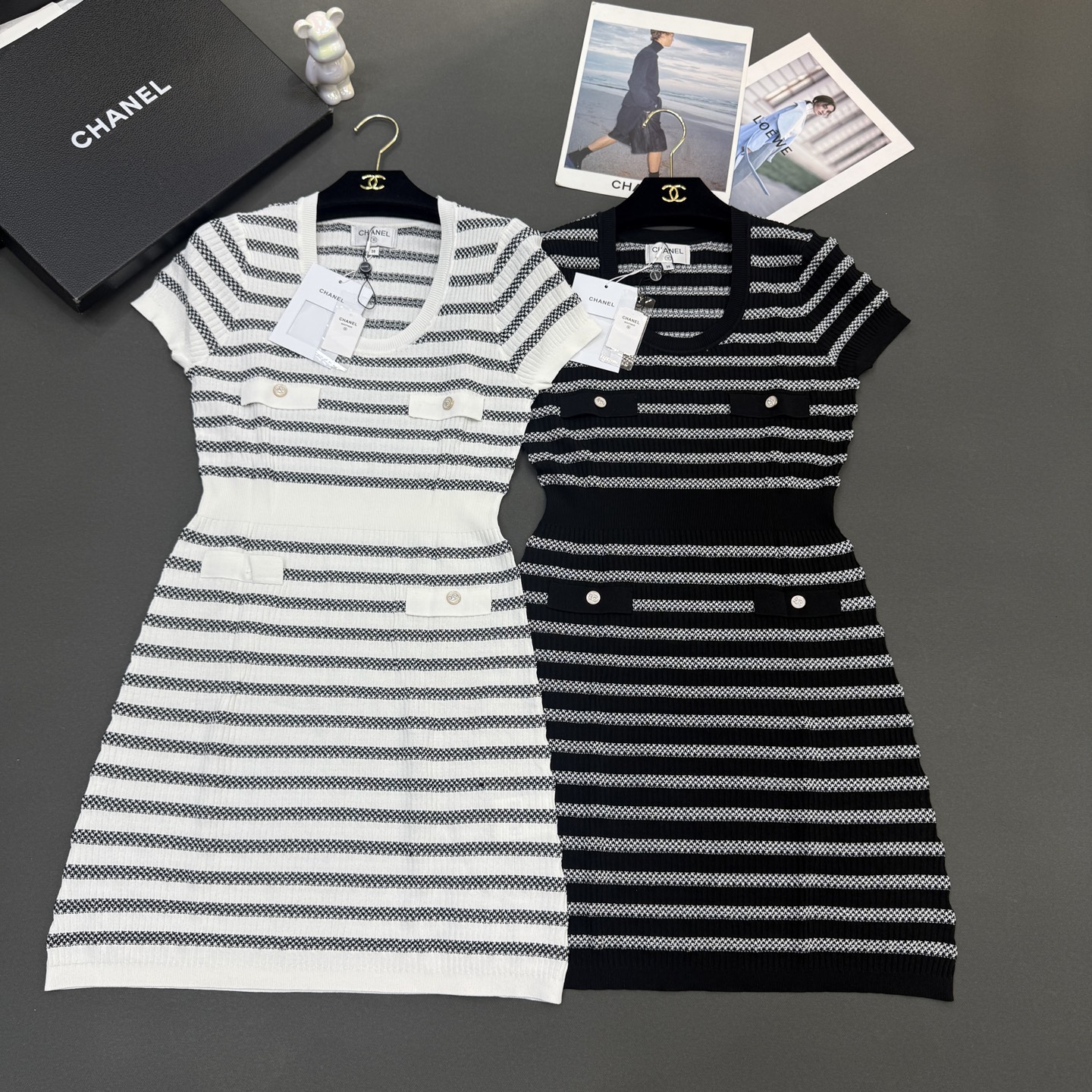 NO:749428,26 spring and summer Xiaoxiang new skin-friendly silk cotton, round neck three-dimensional stitch gold 5 buttons, temperament striped high-end versatile short-sleeved dress off-white/black two-color size sml available in stock, skirts, T-shirt,1986090926春夏小香新款亲肤绢丝棉,圆领立体针法金色5纽扣,气质条纹高级百搭短袖连衣裙 米白/黑色两色尺码sml 现货供应,,skirts,T-shirt,,Women's clothing