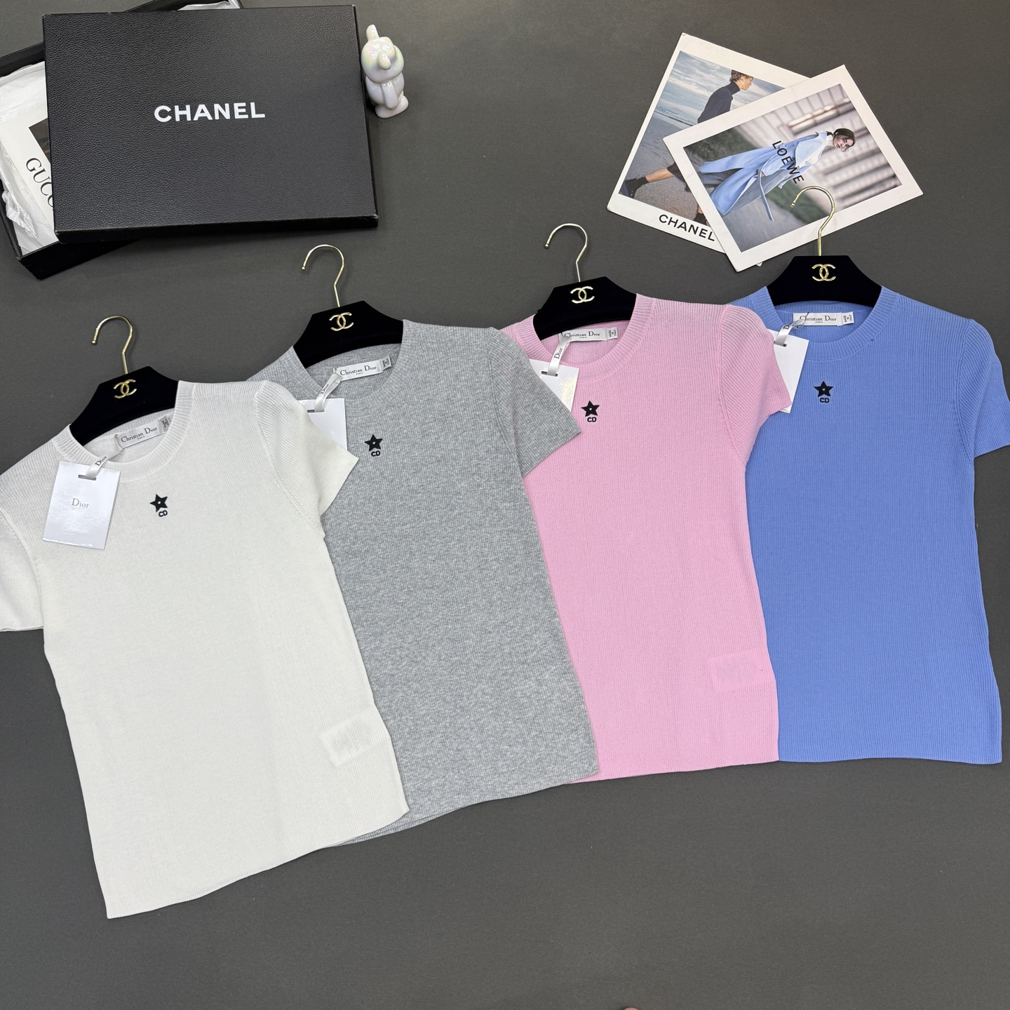 NO:752256,26 spring and summer Dio* women's new skin-friendly silk cotton, round neck stretch five-pointed star embroidery fashion versatile short-sleeved soft upper body super slimming body modification gray/pink/off-white/blue four colors sml size available in stock, dior, T-shirt,1986090926春夏Dio*女装新款亲肤绢丝棉,圆领弹力五角星绣花时尚百搭短袖柔软上身超显瘦修饰身材灰色/粉红/米白/蓝色四色 尺码sml现货供应,,dior,T-shirt,,Women's clothing