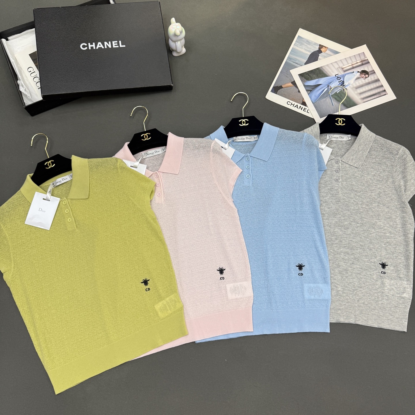 NO:752258,26 spring and summer Dio* women's new skin-friendly silk cotton, three-dimensional stitching on the lapel, Little Bee fashionable and versatile short-sleeved, gray/pink/green/blue 4 colors, size sml, available in stock, dior, T-shirt,1986090926春夏Dio*女装新款亲肤绢丝棉,翻领立体针法,小蜜蜂时尚百搭短袖 灰色/粉红/绿色/蓝色4色 尺码sml 现货供应,,dior,T-shirt,,Women's clothing