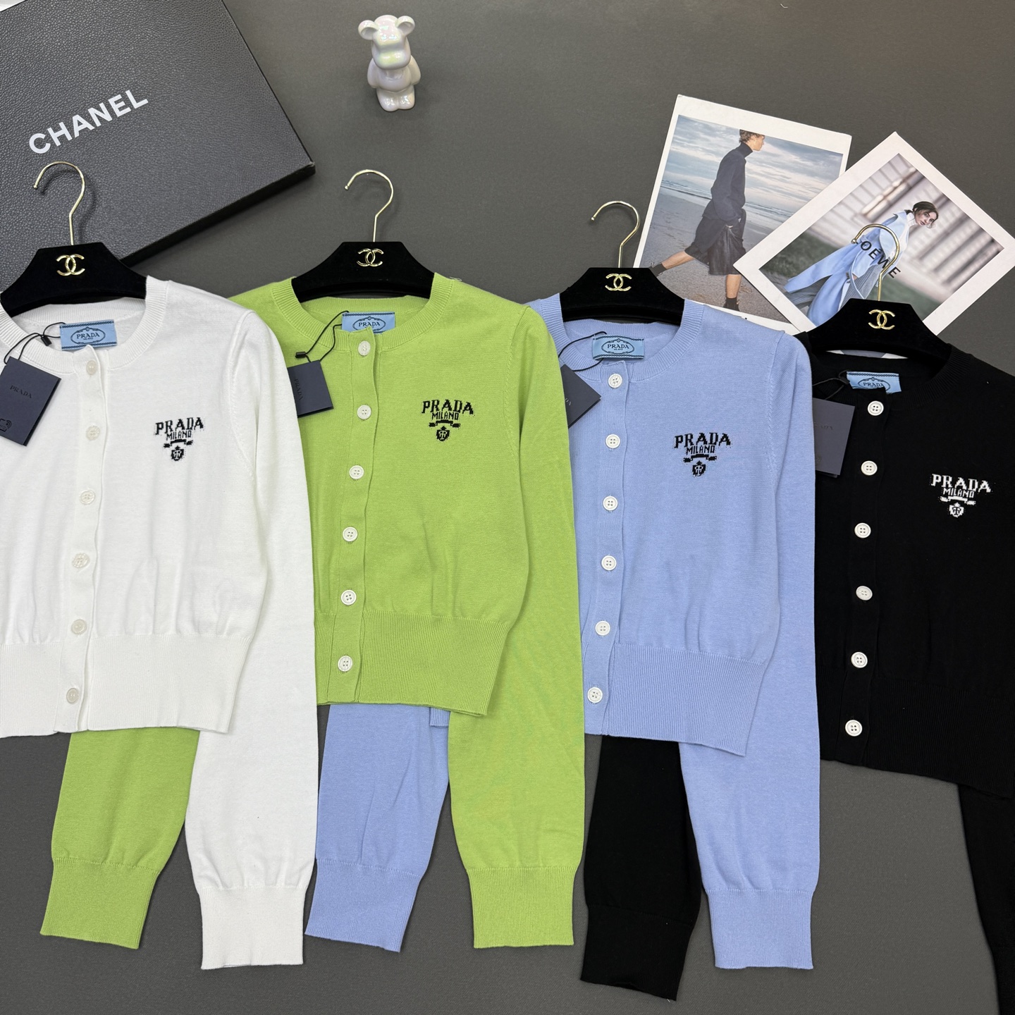 NO:753244,26 spring and summer PRAD* women's new skin-friendly silk cotton, round neck letter pattern small cardigan long-sleeved temperament versatile blue/green/off-white/black 4 colors size sml available in stock,, prada,1986090926春夏PRAD*女装新款亲肤绢丝棉,圆领字母图案小开衫长袖气质百搭蓝色/绿色/米白/黑色4色 尺码sml 现货供应,,prada,,Women's clothing