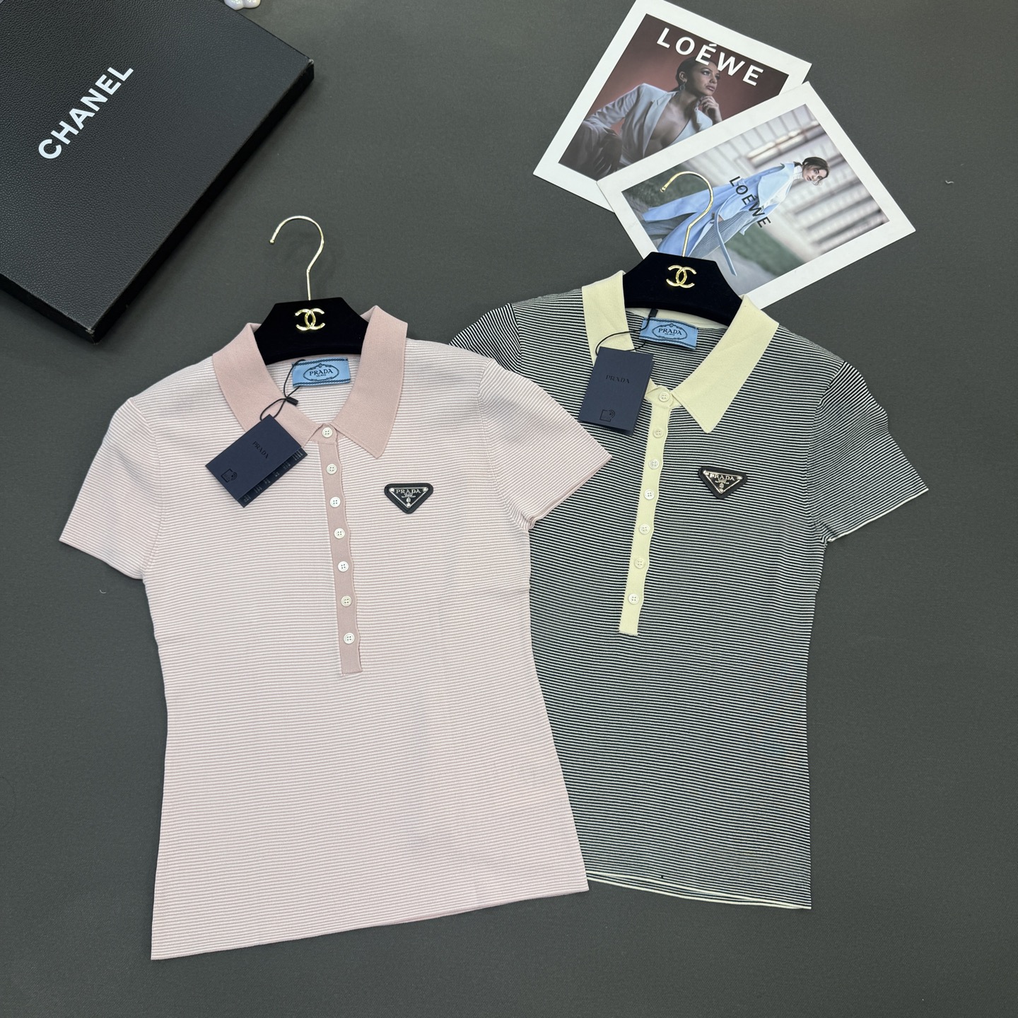 NO:761931,26 spring and summer PRAD* new women's clothing customized skin-friendly silk cotton, striped triangle brand fashionable temperament versatile short-sleeved black and white/pink 2 colors size sml available in stock, prada, T-shirt,1986090926春夏PRAD*女装新款定制亲肤绢丝棉,条纹三角牌时尚气质百搭短袖黑白/粉红2色 尺码sml现货供应,,prada,T-shirt,,Women's clothing