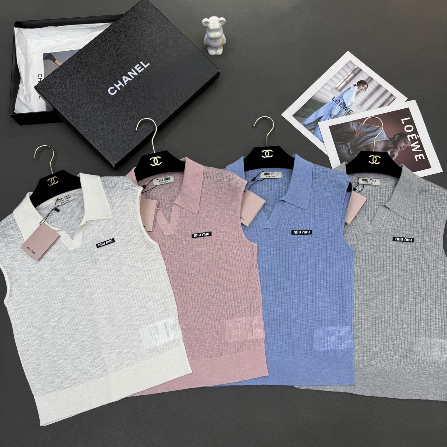 NO:761934,26 spring and summer miumi* women's new skin-friendly silk linen, small lapel fashion and versatile style gray/pink/off-white/blue four colors size sml available from stock,,miumiu,1986090926春夏miumi*女装新款亲肤绢丝麻,小翻领时尚百搭款灰色/粉红/米白/蓝色四色 尺码sml 现货供应,,miumiu,,Women's clothing