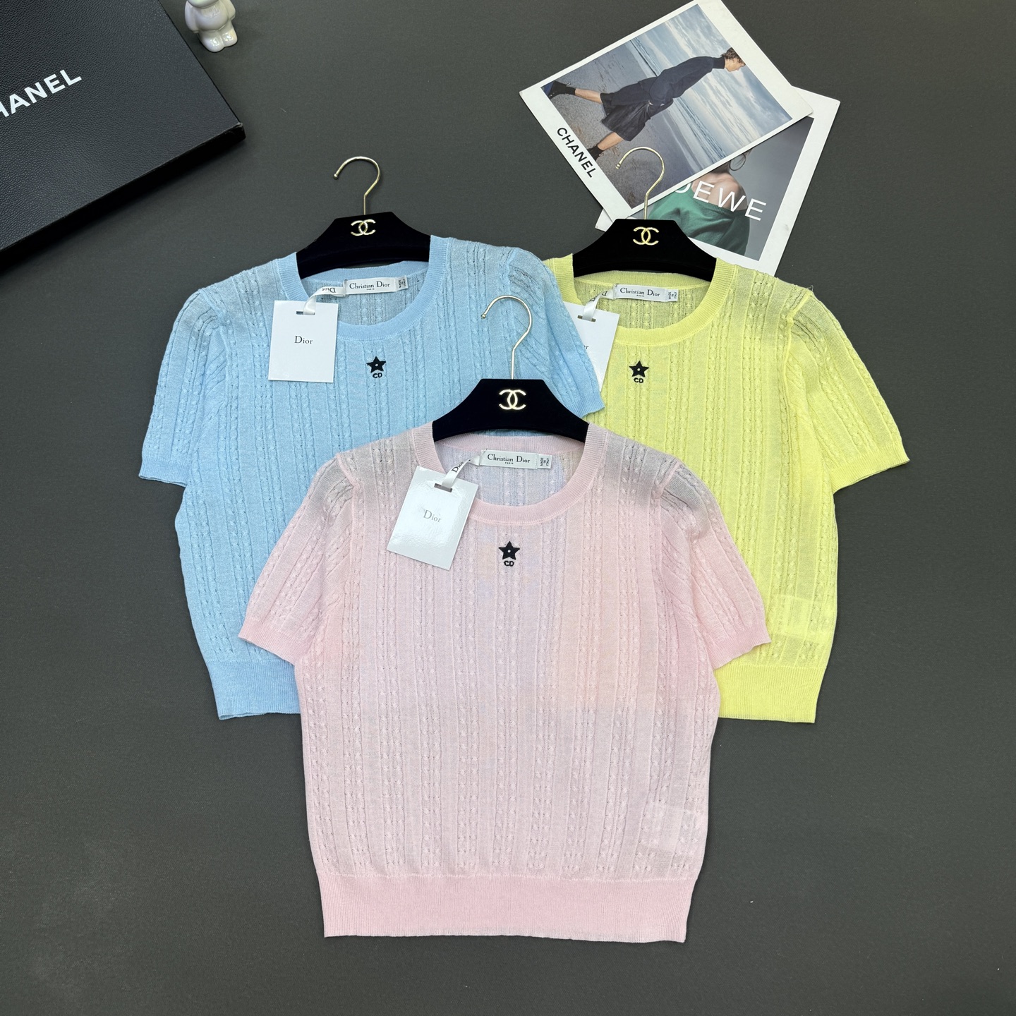 NO:797761,26 spring and summer Dio* women's new top quality, comfortable and breathable silk cotton, elastic slim fit five-pointed star temperament versatile short-sleeved pink/yellow/blue three colors size sml available in stock, dior, T-shirt,1986090926春夏Dio*女装新款顶级品质,舒服透气绢丝棉,弹力修身五角星气质百搭短袖 粉红/黄色/蓝色三色 尺码sml 现货供应,,dior,T-shirt,,Women's clothing