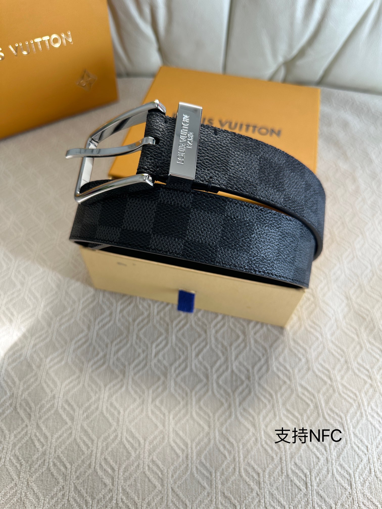 lv 精品针扣系列 进口原厂皮 精品五金 适用于多种搭配跟场合 🛫。宽度3.5cm  皮质柔软舒适 🛒内置NFC芯片