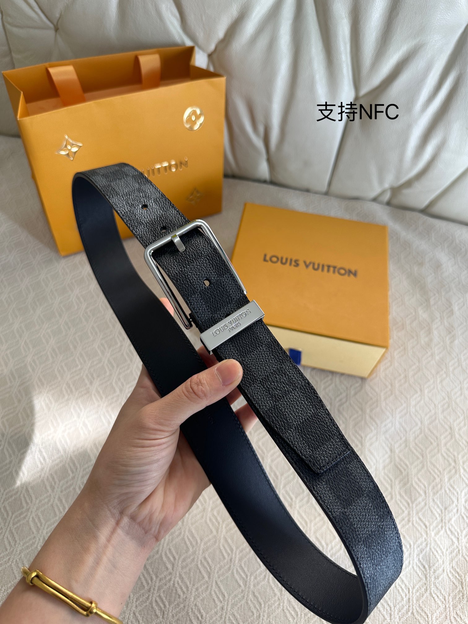 lv 精品针扣系列 进口原厂皮 精品五金 适用于多种搭配跟场合 🛫。宽度3.5cm  皮质柔软舒适 🛒内置NFC芯片