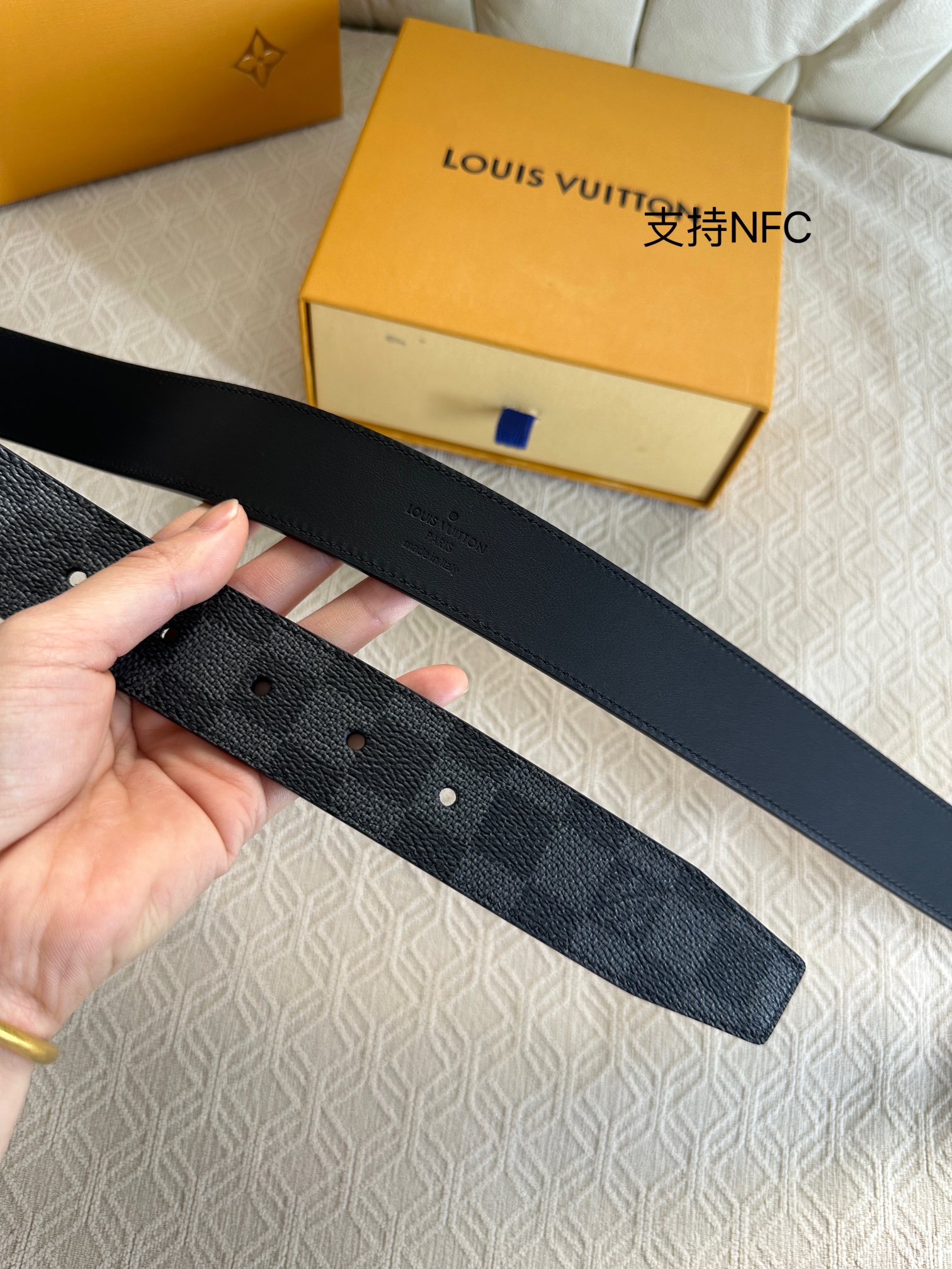 lv 精品针扣系列 进口原厂皮 精品五金 适用于多种搭配跟场合 🛫。宽度3.5cm  皮质柔软舒适 🛒内置NFC芯片