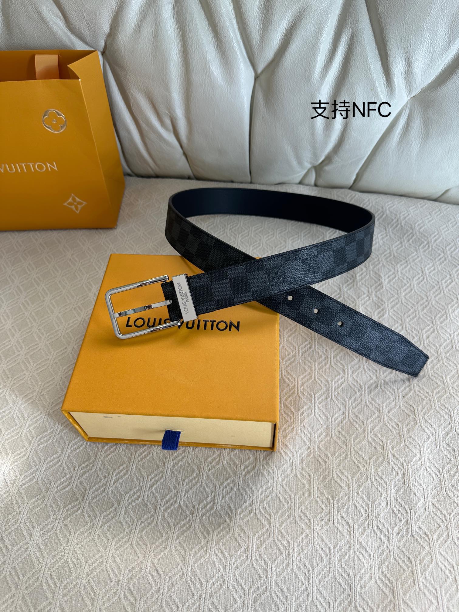 lv 精品针扣系列 进口原厂皮 精品五金 适用于多种搭配跟场合 🛫。宽度3.5cm  皮质柔软舒适 🛒内置NFC芯片
