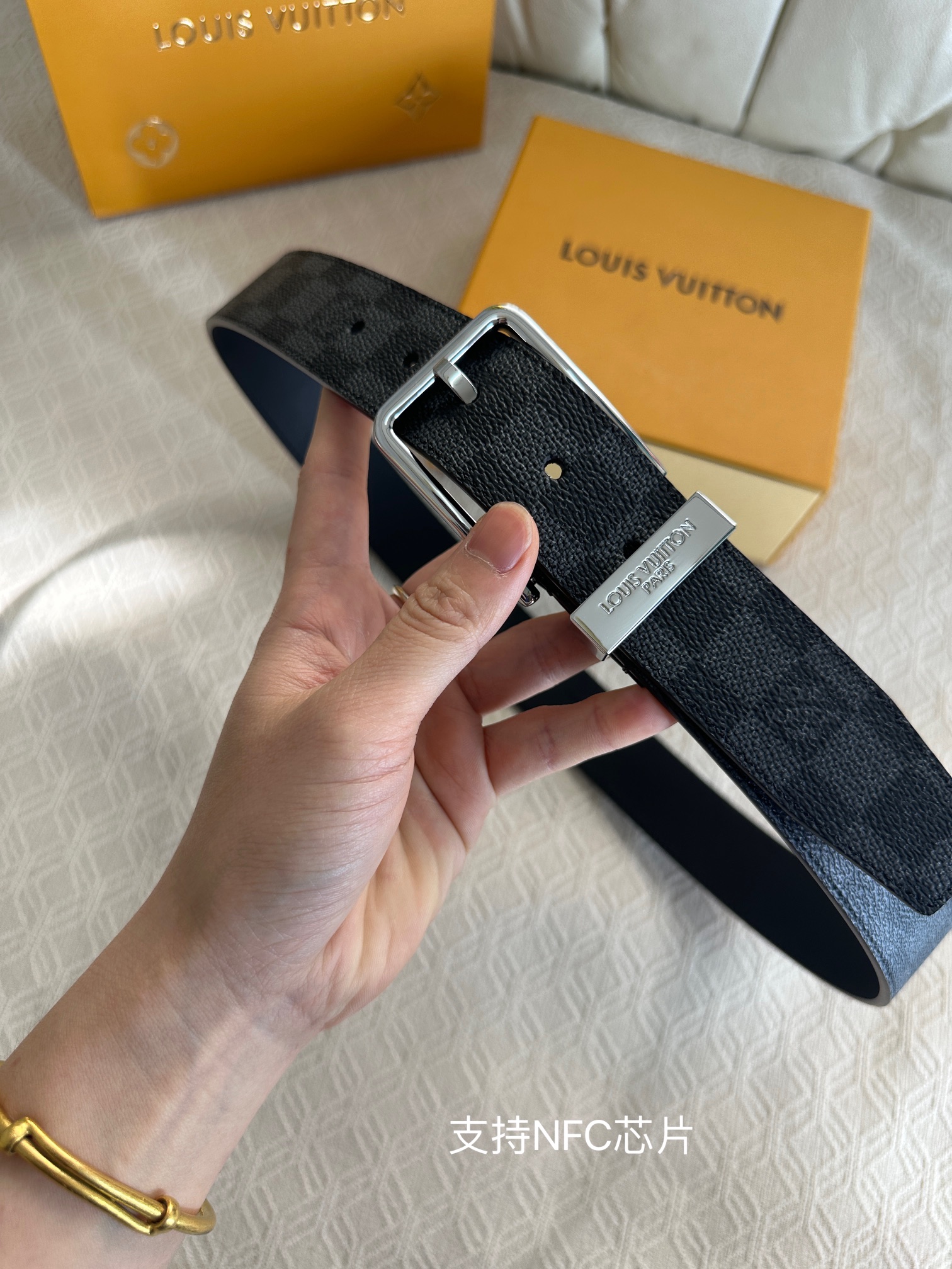 lv 精品针扣系列 进口原厂皮 精品五金 适用于多种搭配跟场合 🛫。宽度3.5cm  皮质柔软舒适 🛒内置NFC芯片