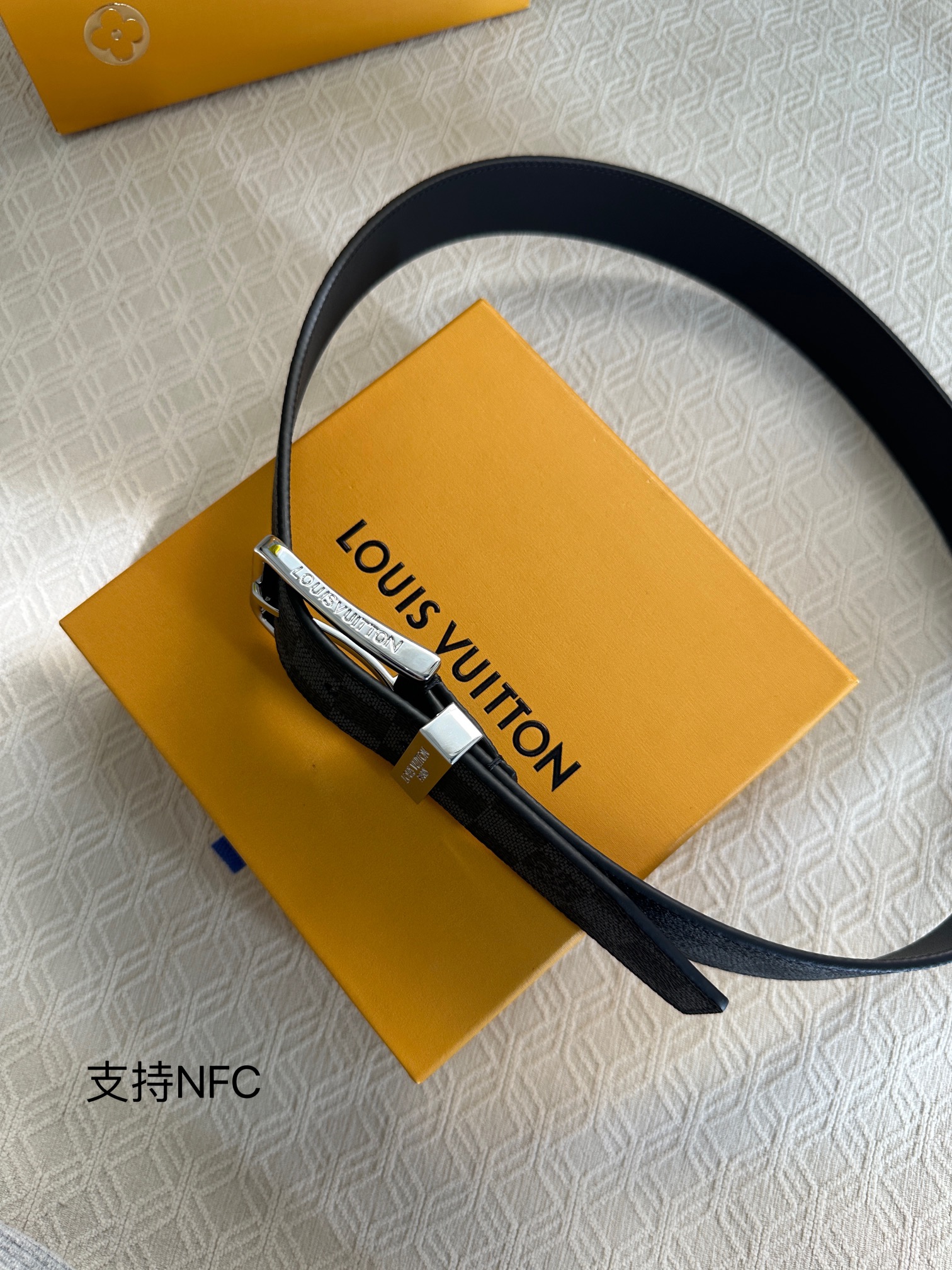 lv 精品针扣系列 进口原厂皮 精品五金 适用于多种搭配跟场合 🛫。宽度3.5cm  皮质柔软舒适 🛒内置NFC芯片