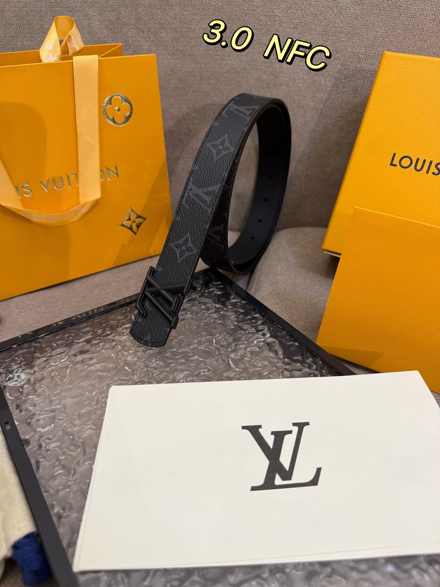 LV Initiales Double Waist Belts: Classic Style with Monogram Canvas and Grained Leather - 图片 3