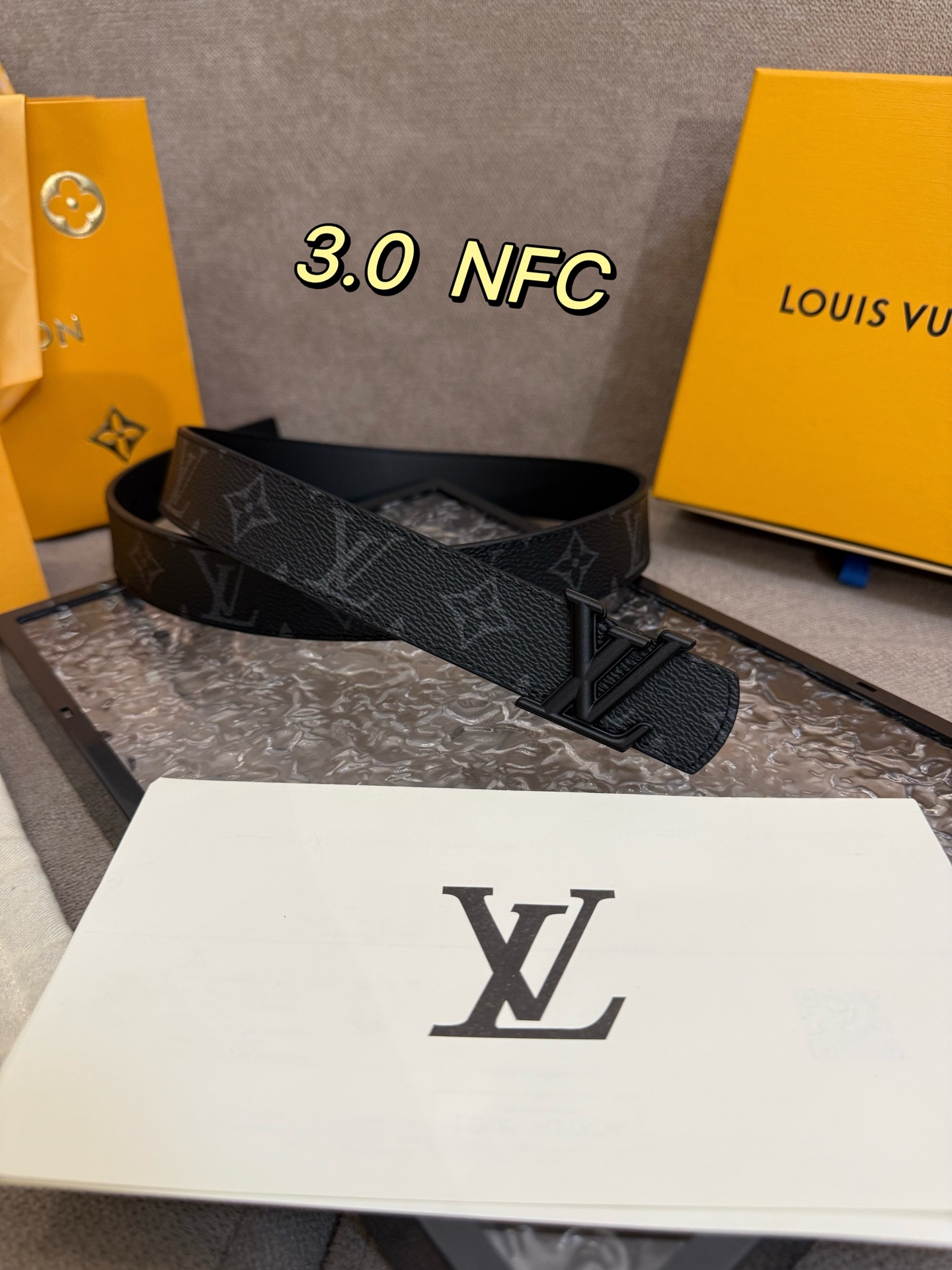 LV Initiales Double Waist Belts: Classic Style with Monogram Canvas and Grained Leather - 图片 1