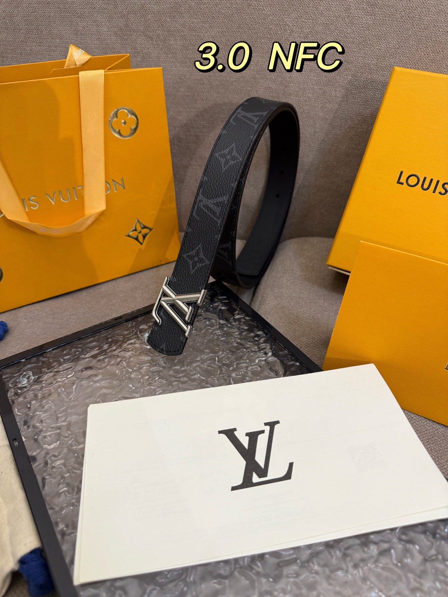 LV Initiales Double Waist Belts: Classic Style with Monogram Canvas and Grained Leather - 图片 3
