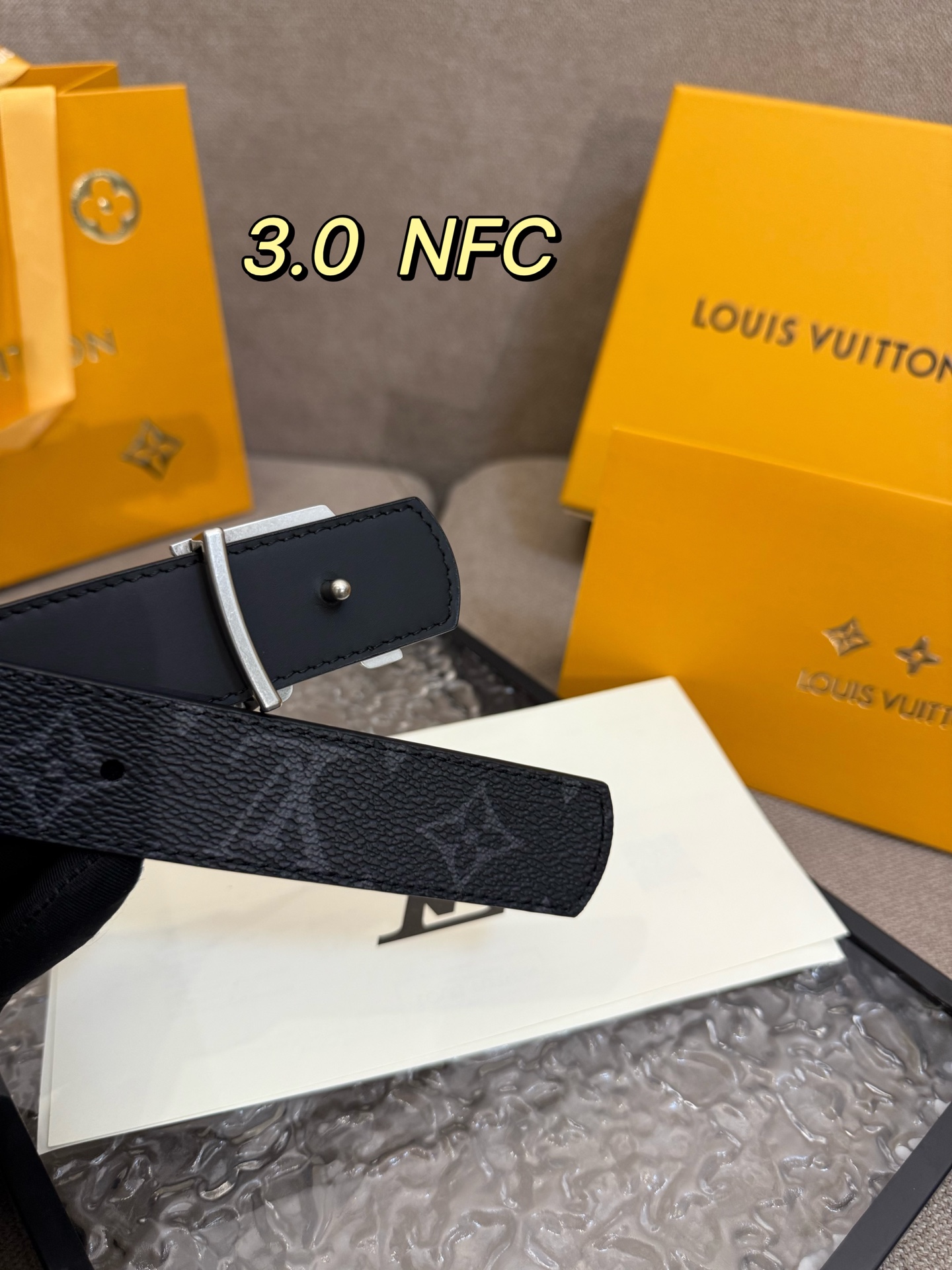 LV Initiales Double Waist Belts: Classic Style with Monogram Canvas and Grained Leather - 图片 5