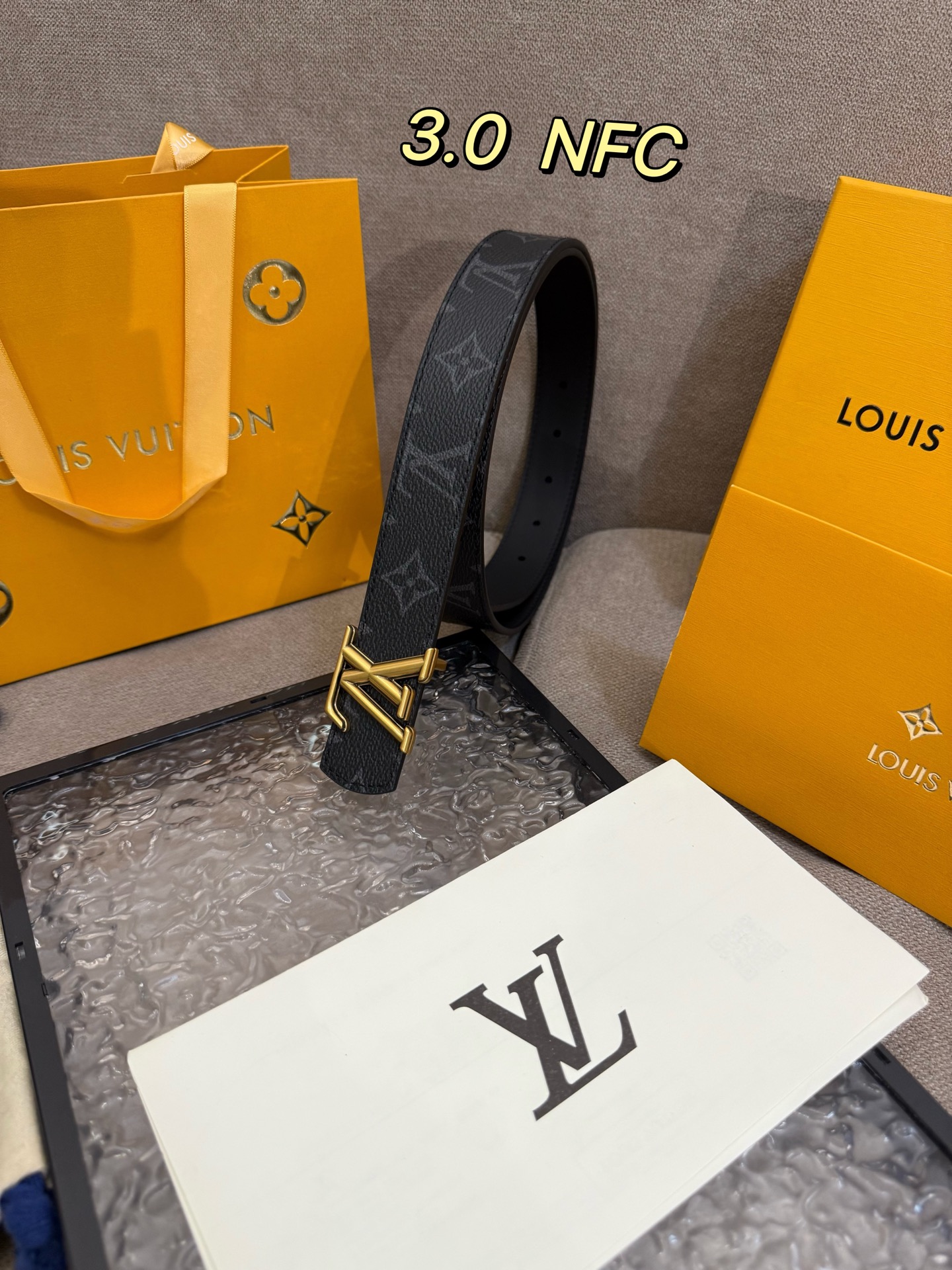LV Initiales Double Waist Belts: Classic Styles with Monogram Canvas and Grained Leather - 图片 3