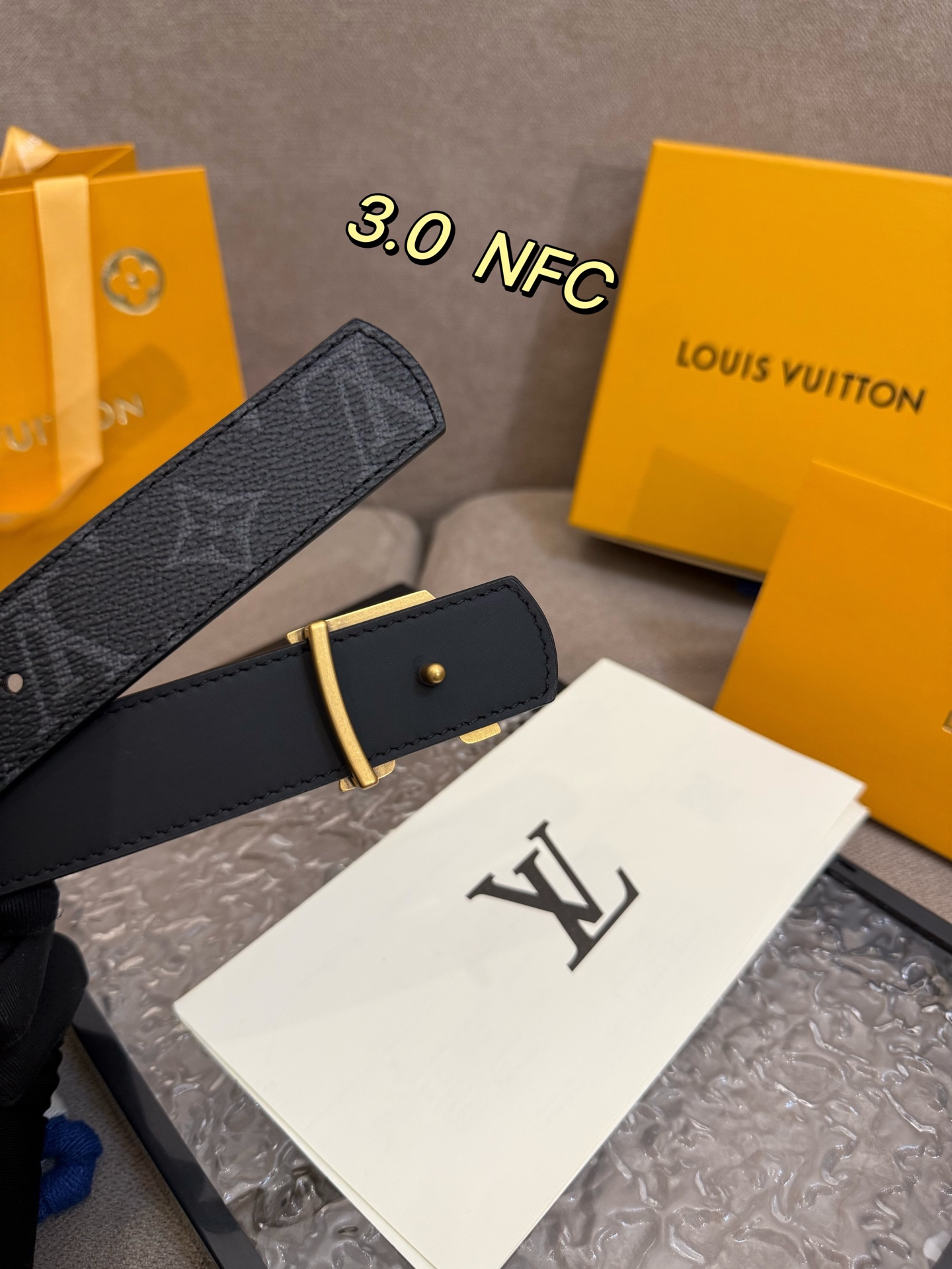 LV Initiales Double Waist Belts: Classic Styles with Monogram Canvas and Grained Leather - 图片 5