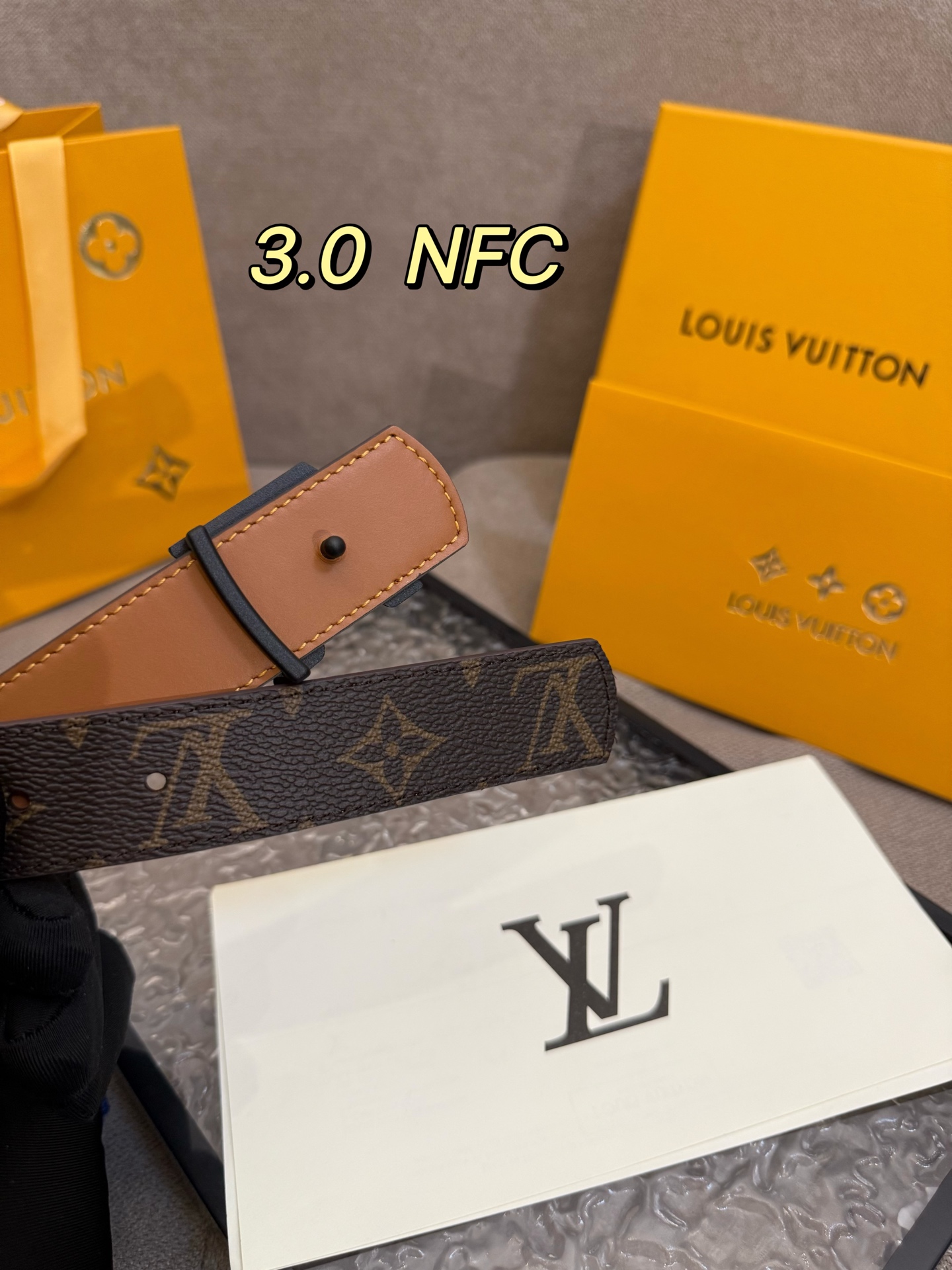 LV Initiales Double Waist Belts: Classic Monogram Canvas and Grained Leather Style - 图片 5