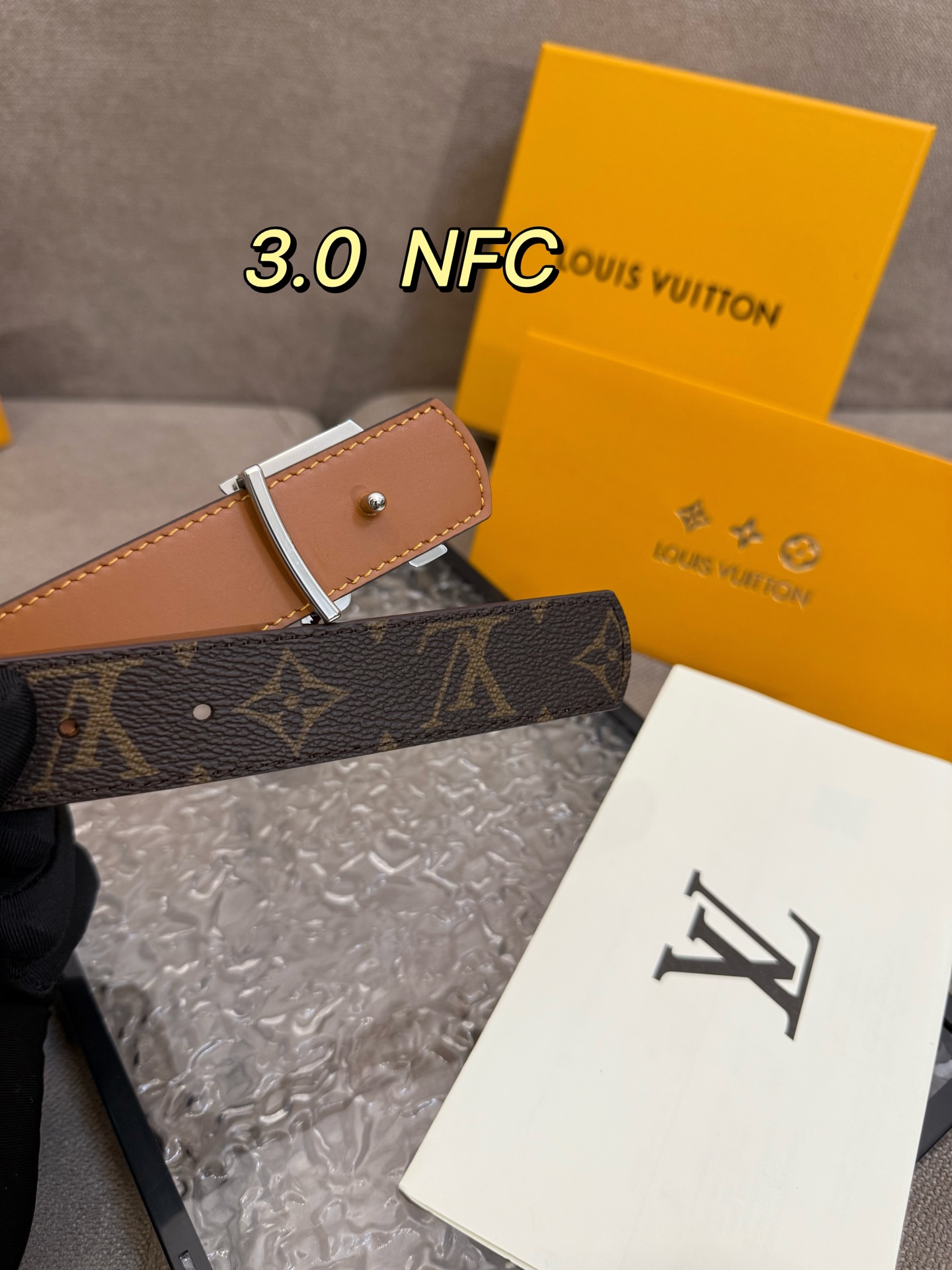 LV Initiales Double Waist Belts: Classic Style with Monogram Canvas and Grained Leather - 图片 5