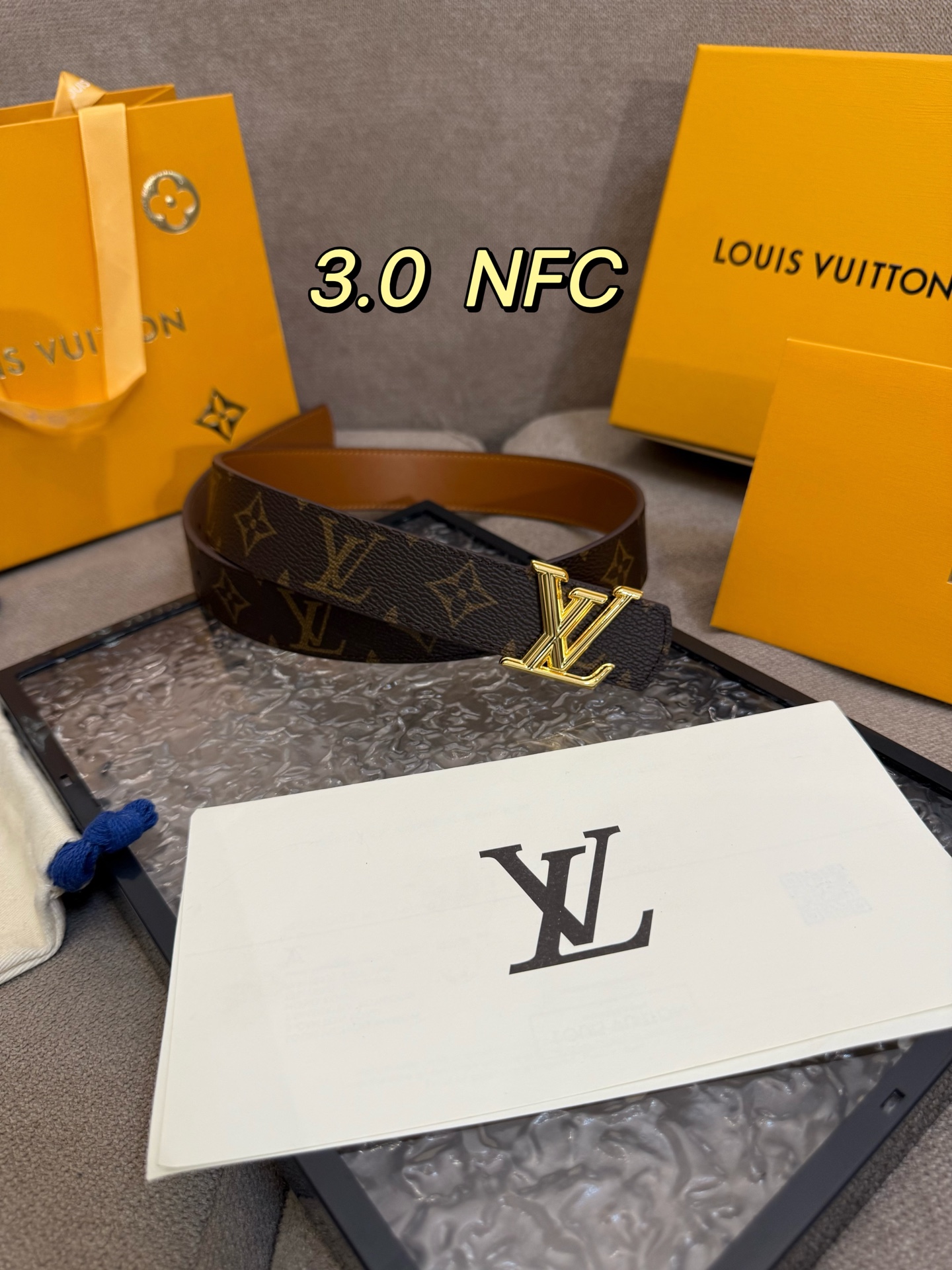 LV Initiales Double Waist Belts: Classic Style with Monogram Canvas and Grained Leather - 图片 1