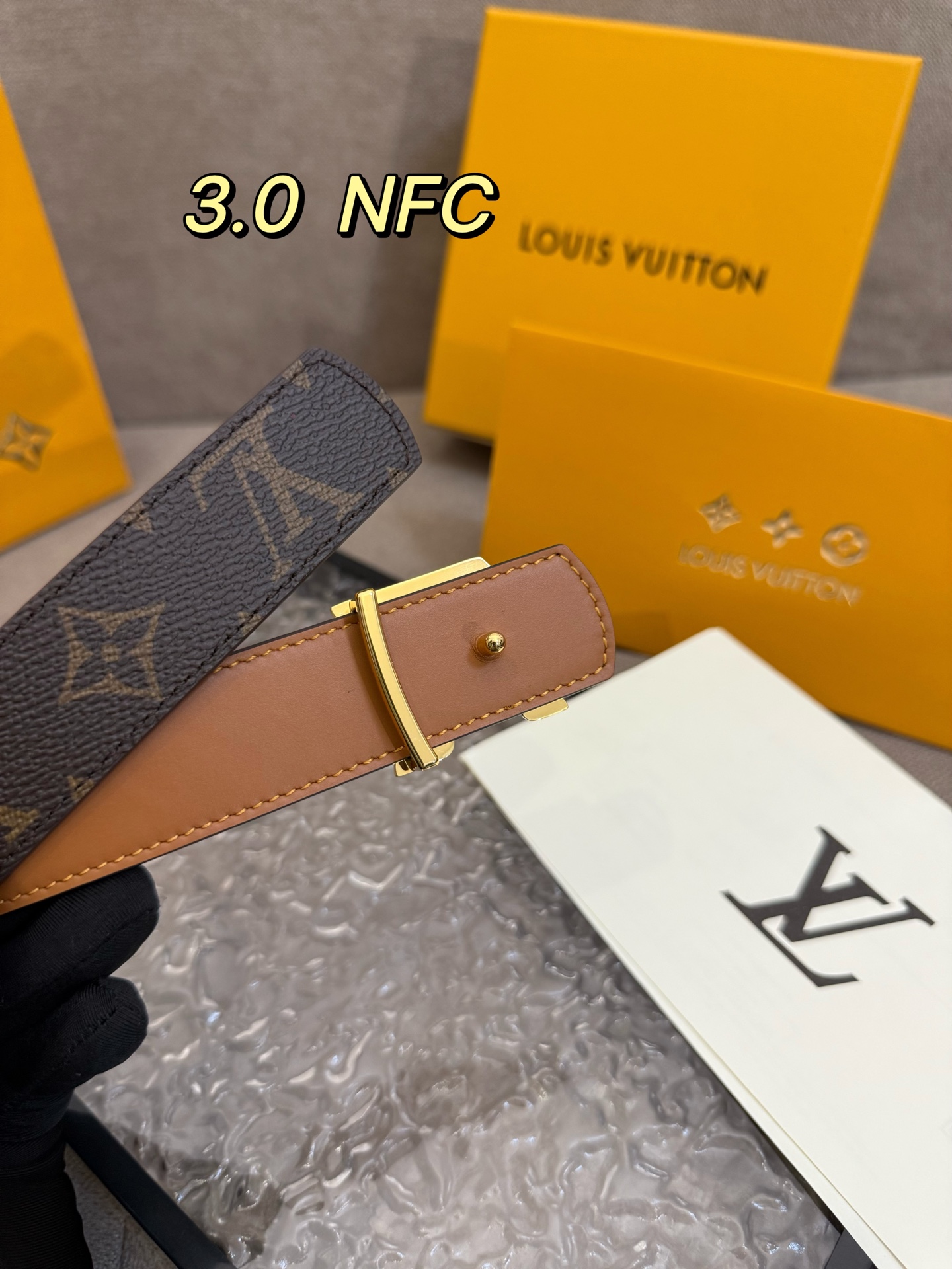 LV Initiales Double Waist Belts: Classic Style with Monogram Canvas and Grained Leather - 图片 5