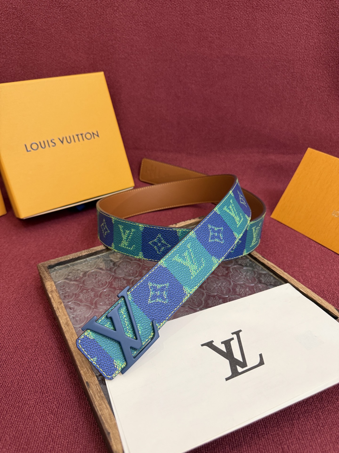 LV Initiales College Monogram Heritage 40mm可翻转腰带一出现便