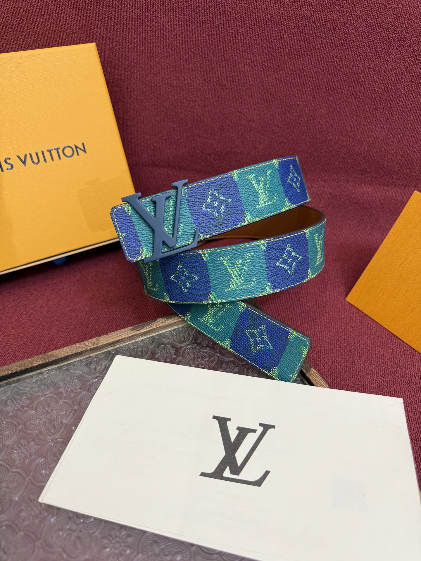 LV Initiales College Monogram Heritage 40mm可翻转腰带一出现便