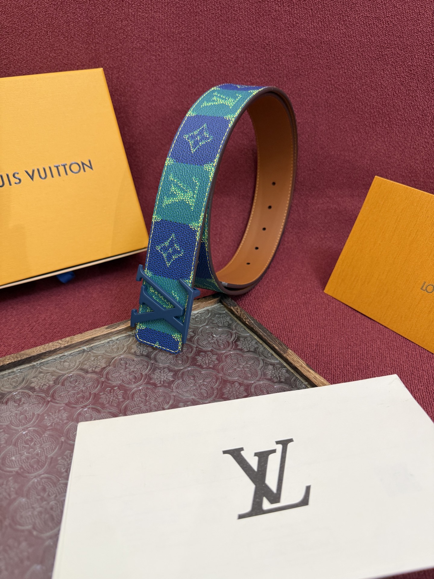 LV Initiales College Monogram Heritage 40mm可翻转腰带一出现便