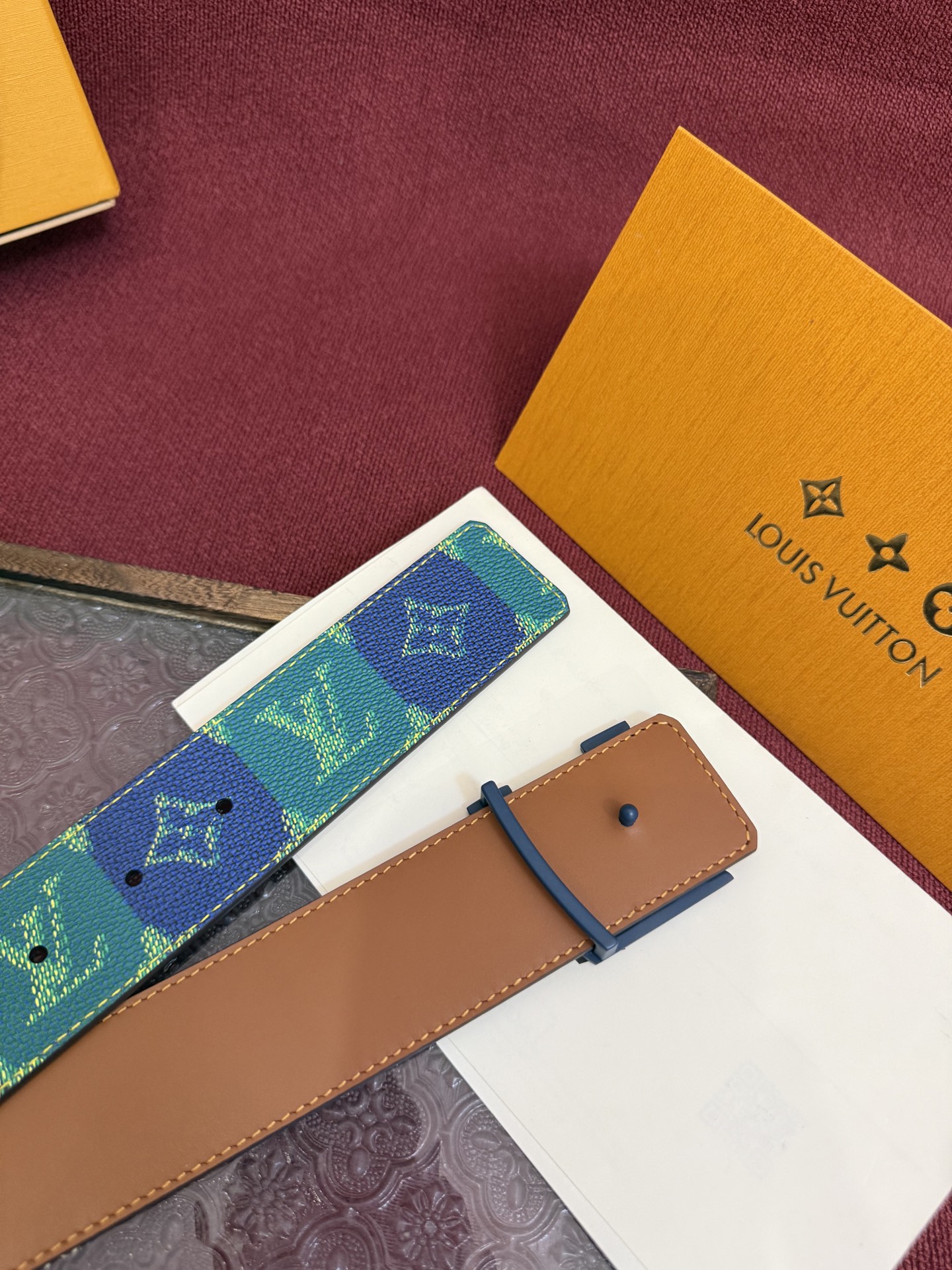 LV Initiales College Monogram Heritage 40mm可翻转腰带一出现便
